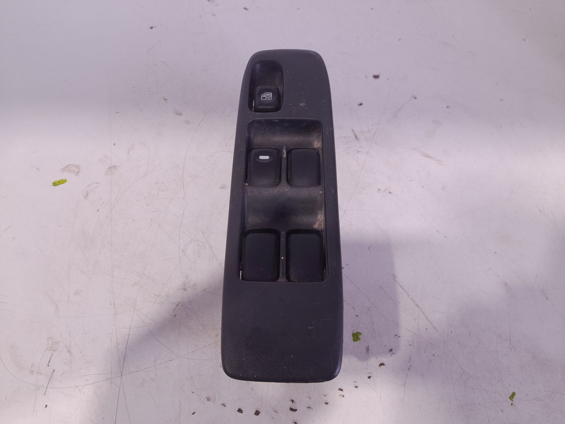 Mando elevalunas delantero izquierdo mitsubishi montero (v60v70) 3.2 did glx hunter (5ptas.)