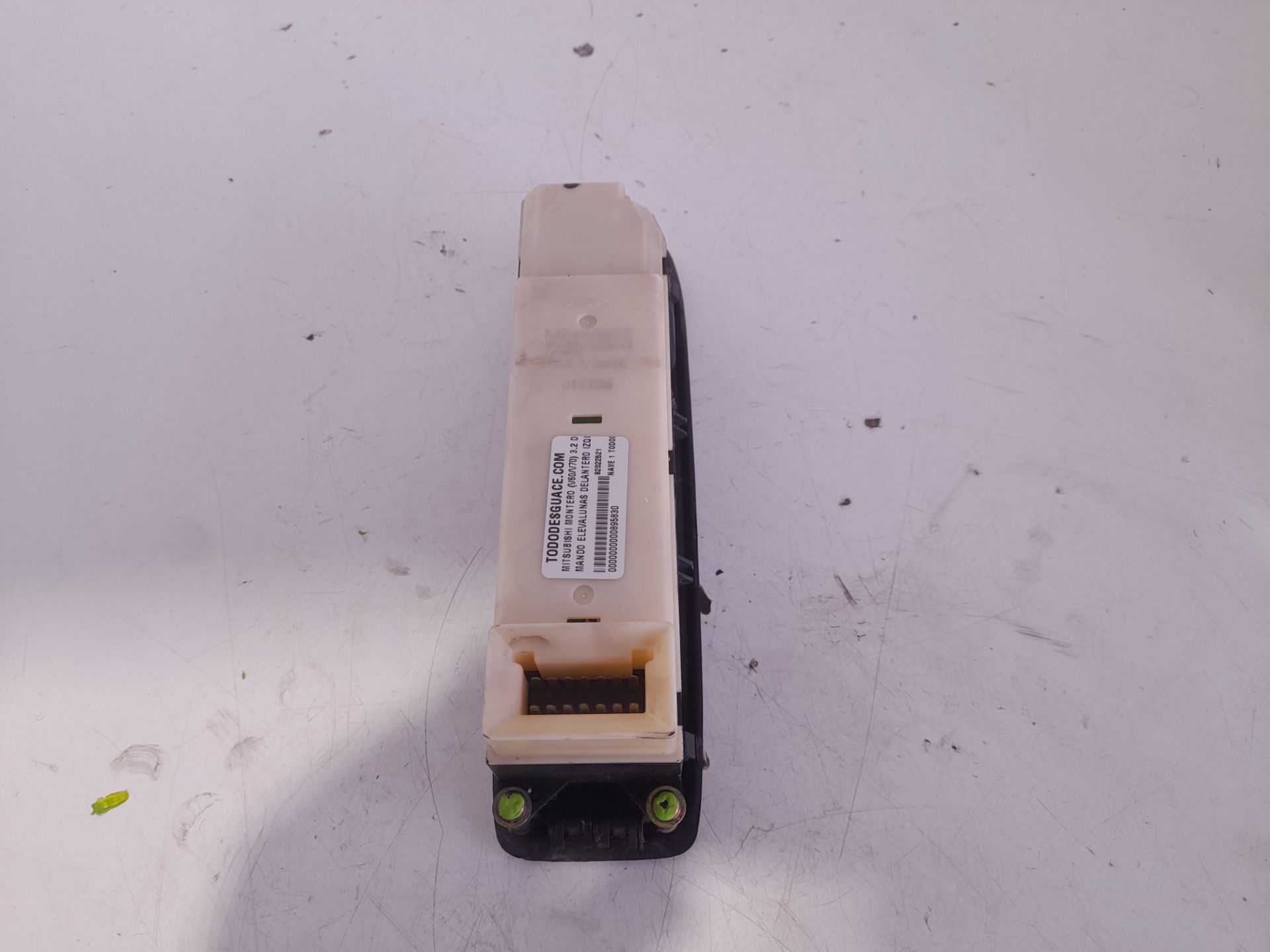 Mando elevalunas delantero izquierdo mitsubishi montero (v60v70) 3.2 did glx hunter (5ptas.)