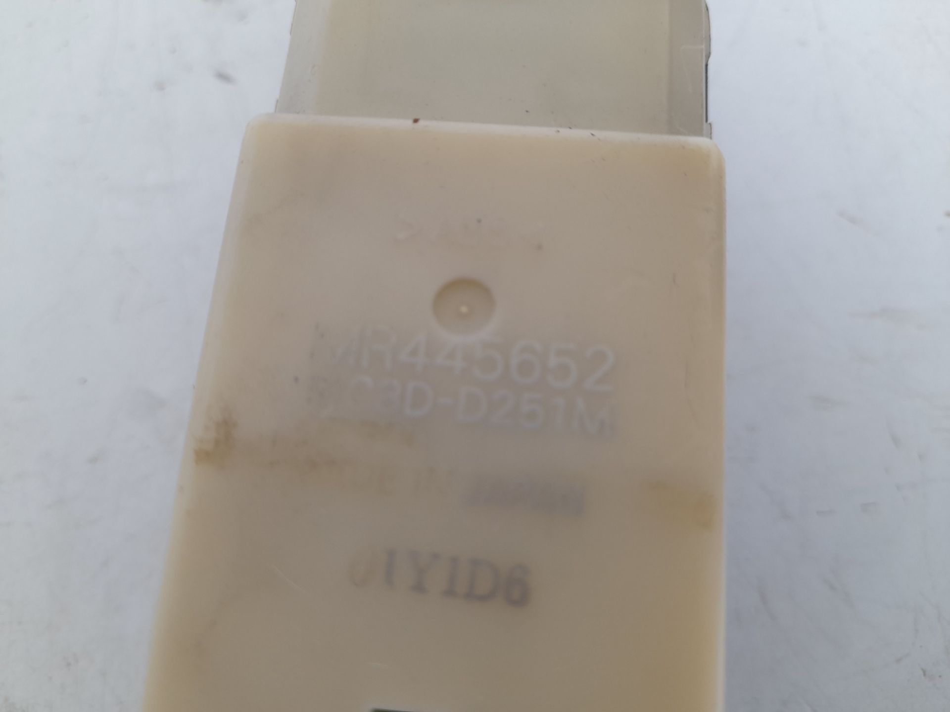 Mando elevalunas delantero izquierdo mitsubishi montero (v60v70) 3.2 did glx hunter (5ptas.)