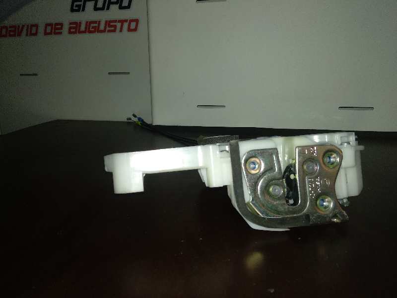  cerradura puerta delantera izquierda   toyota land cruiser (j12) 3.0 d-4d gx 3.0 turbodiesel