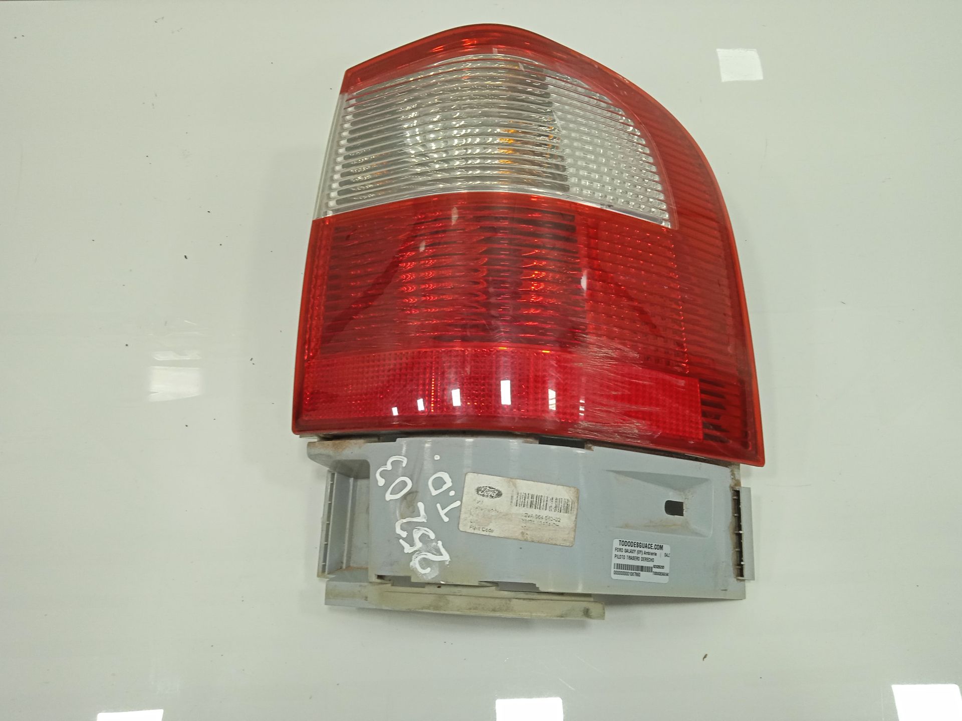 Piloto trasero derecho ford galaxy (vy) ambiente
