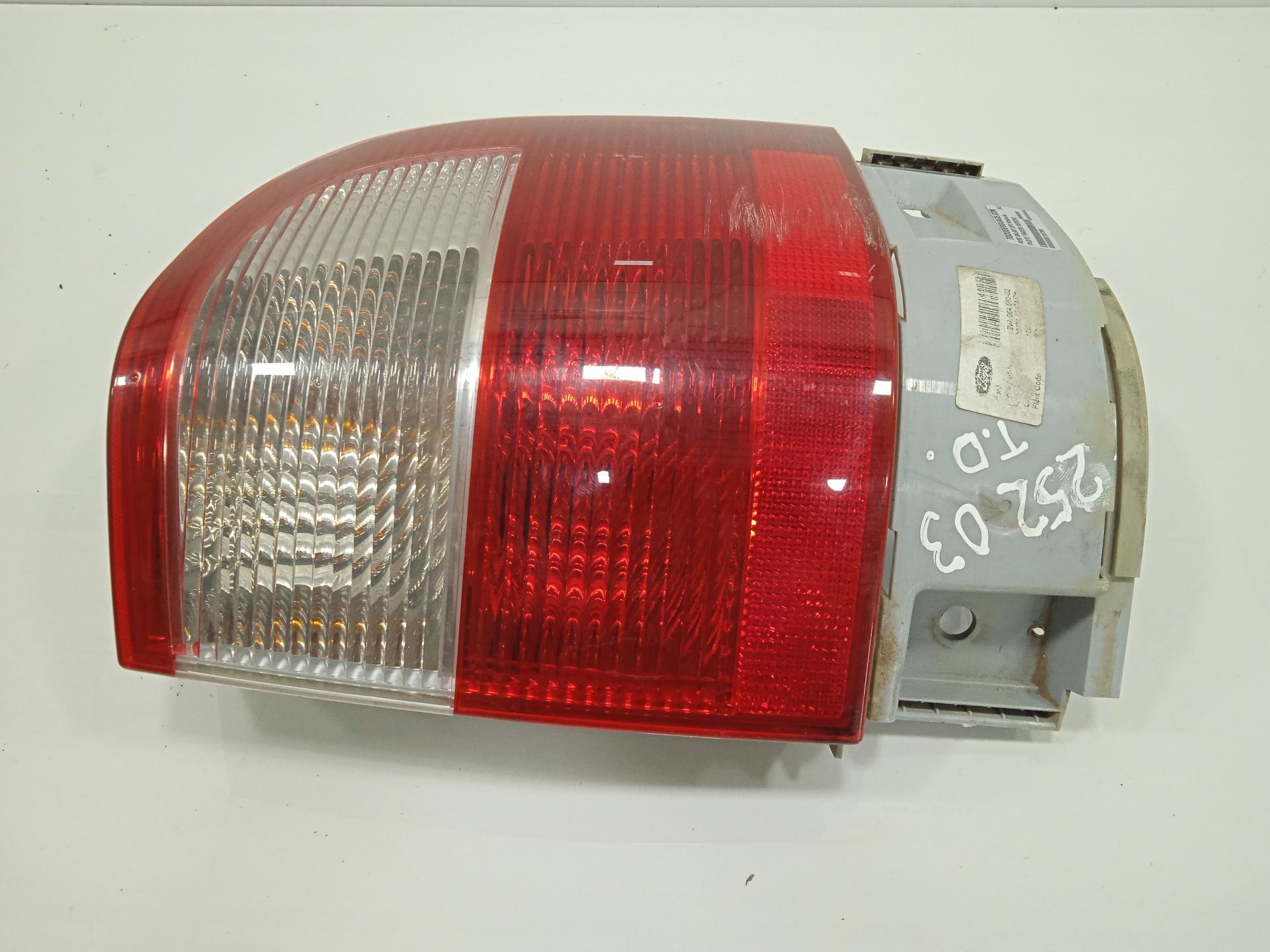 Piloto trasero derecho ford galaxy (vy) ambiente
