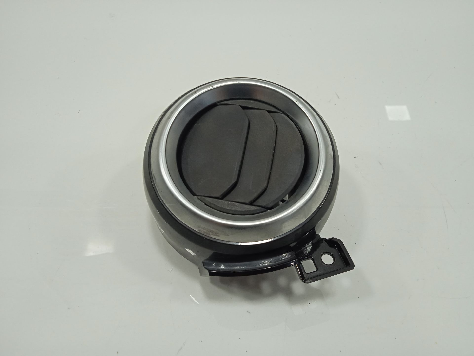 Aireador izquierdo nissan micra (k14) acenta