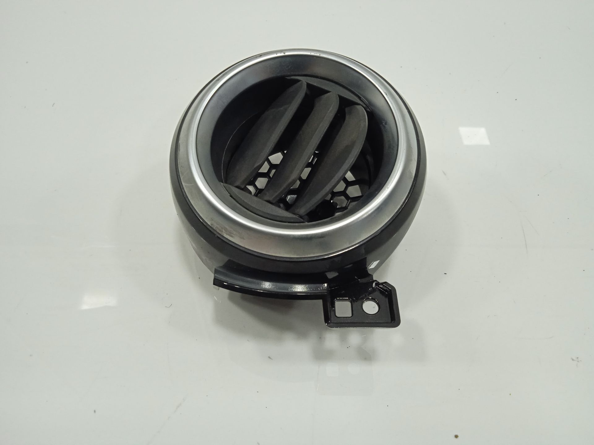 Aireador izquierdo nissan micra (k14) acenta