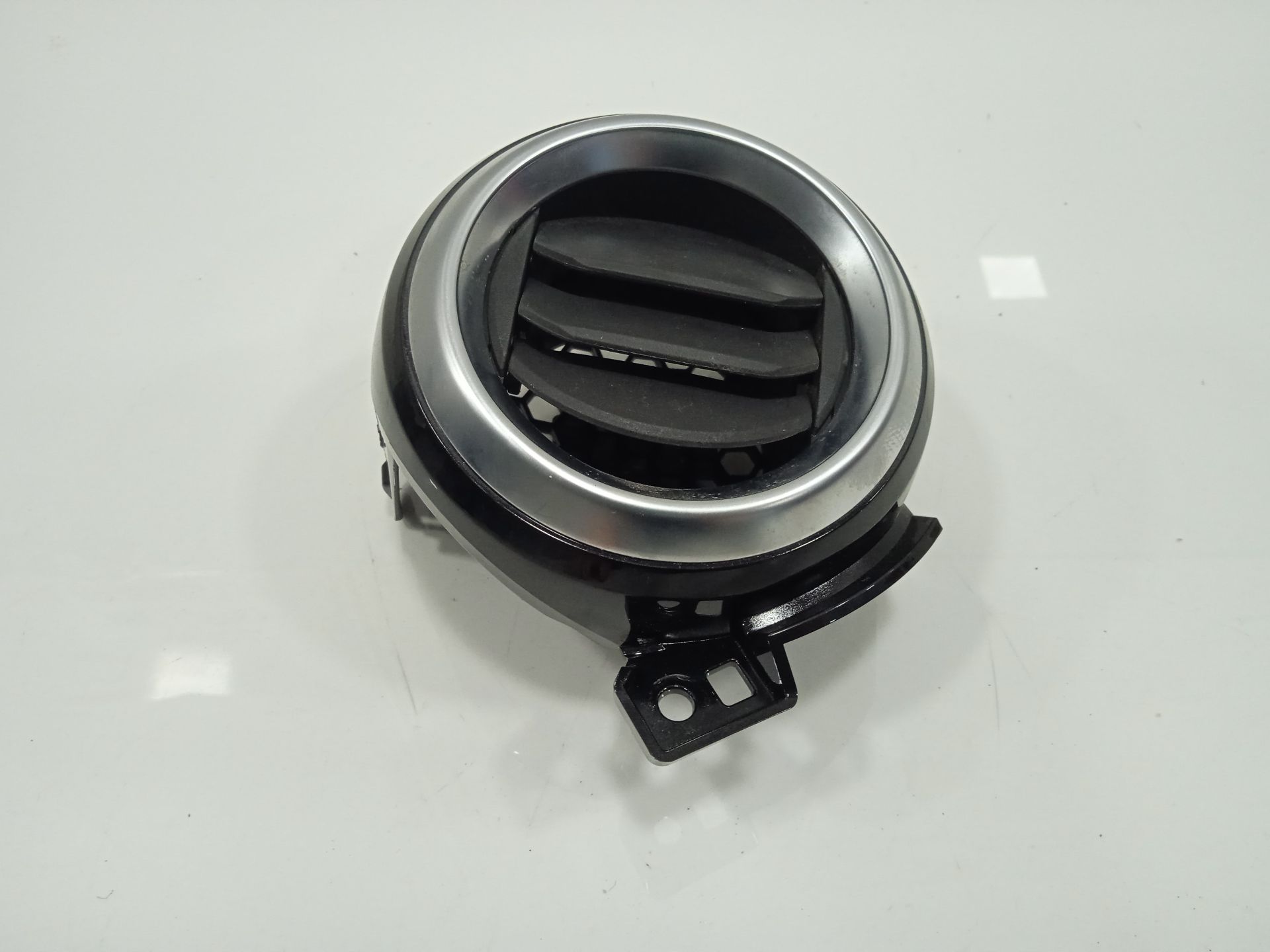 Aireador derecho nissan micra (k14) acenta