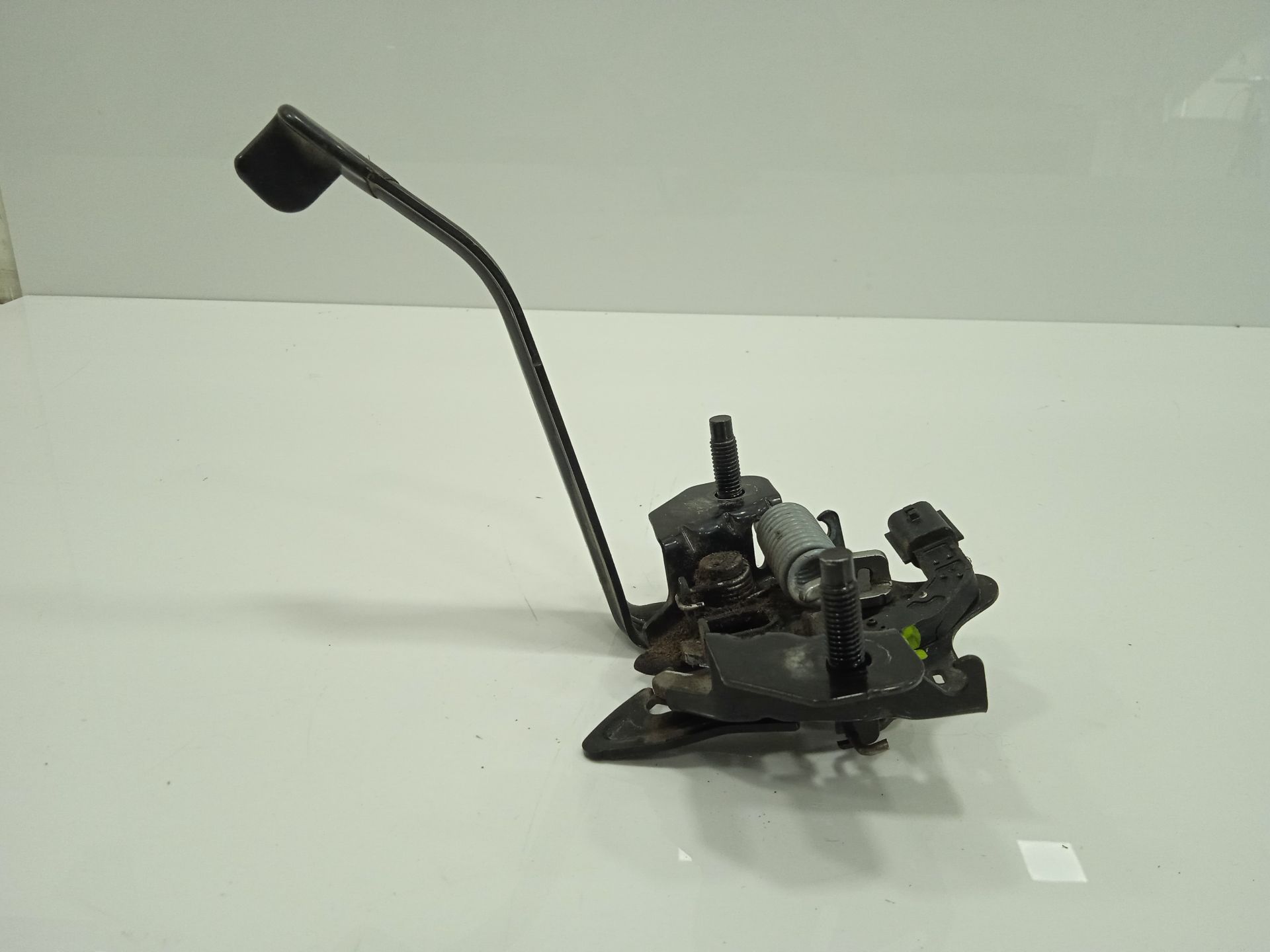 Cerradura capo nissan micra (k14) acenta