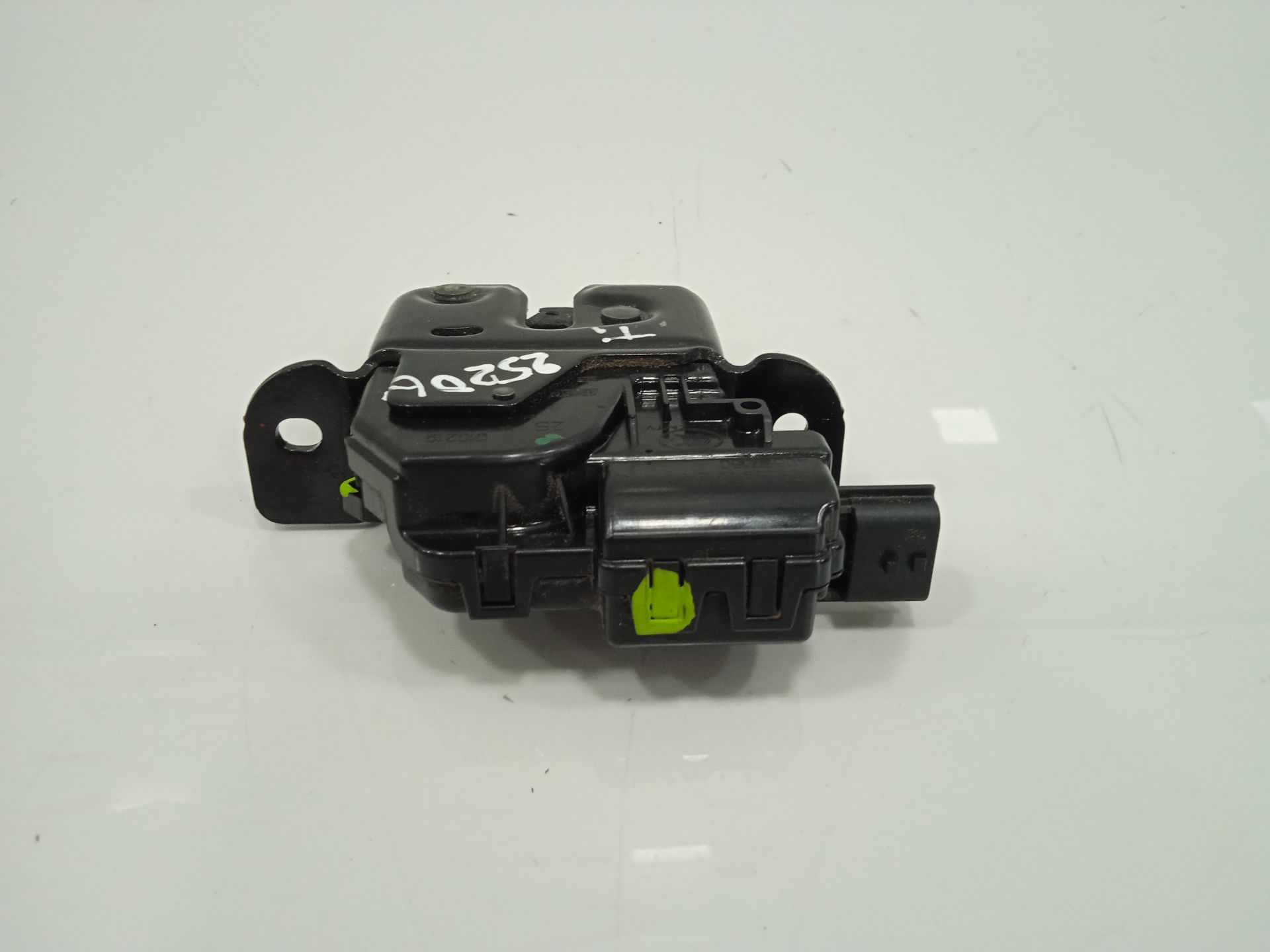 Cerradura maletero / porton nissan micra (k14) acenta
