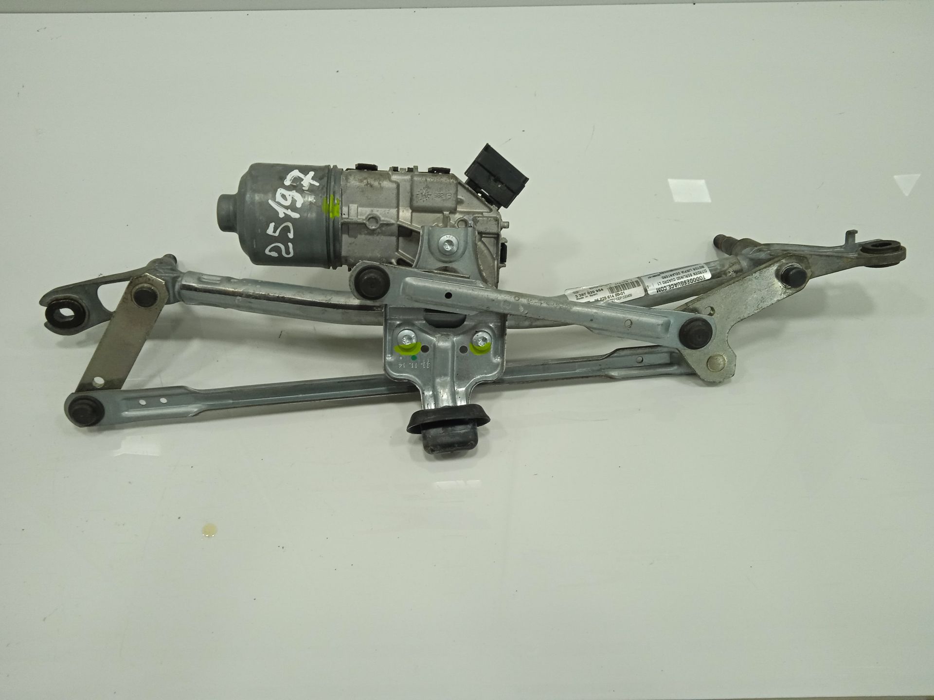 Motor limpia delantero l1
