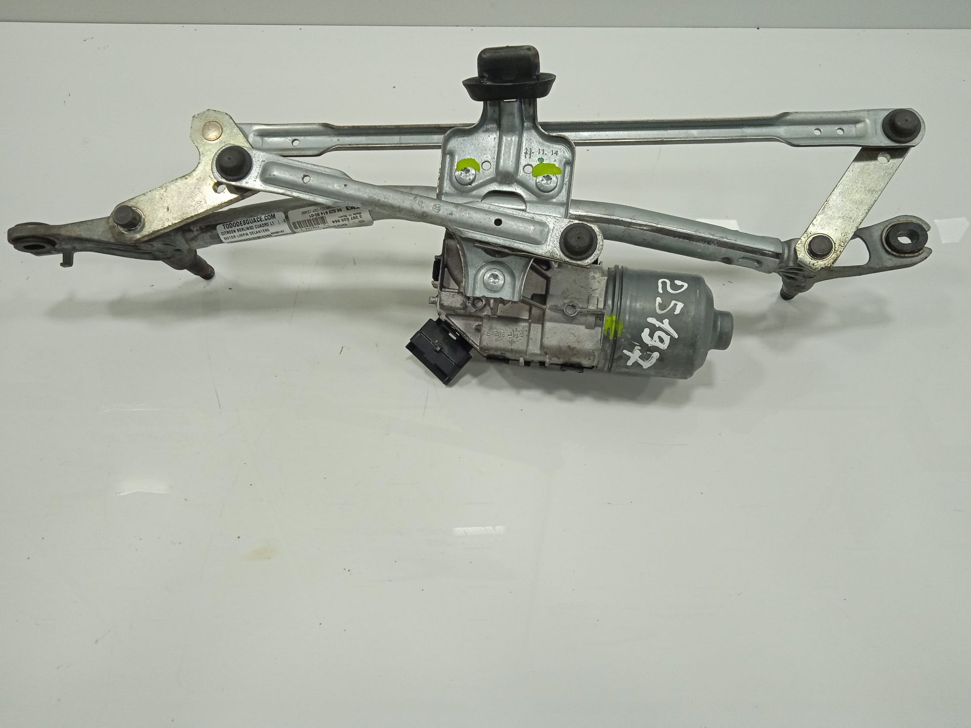 Motor limpia delantero l1