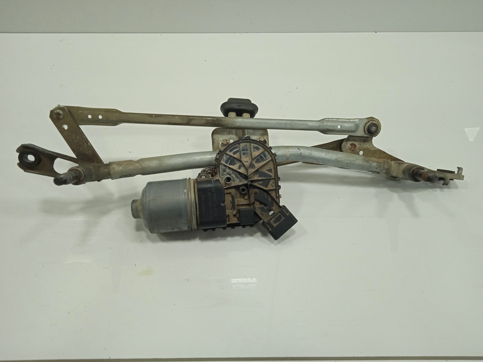 Motor limpia delantero l1