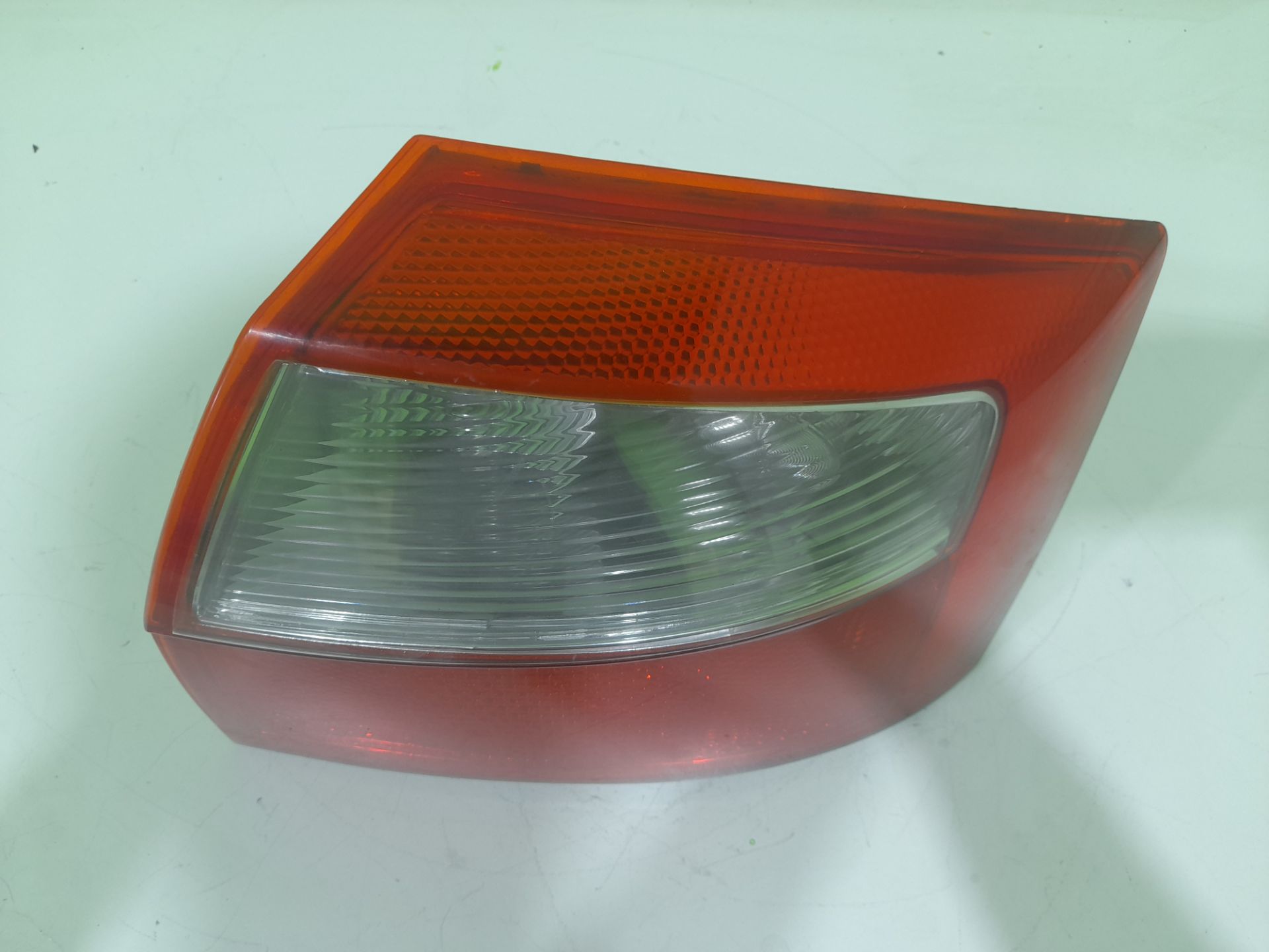 Piloto trasero derecho audi a4 avant (8e) 2.0