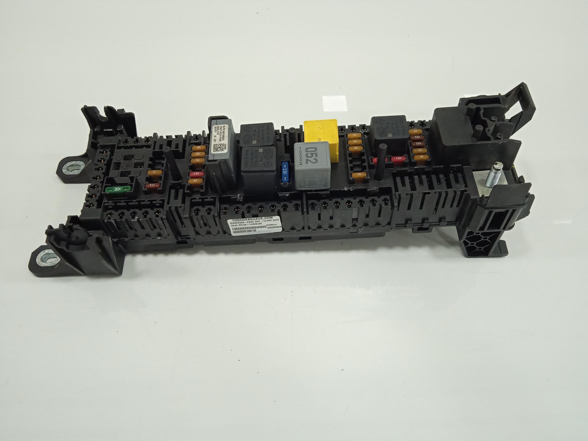 Caja reles / fusibles mercedes-benz eqv -clase (447) 