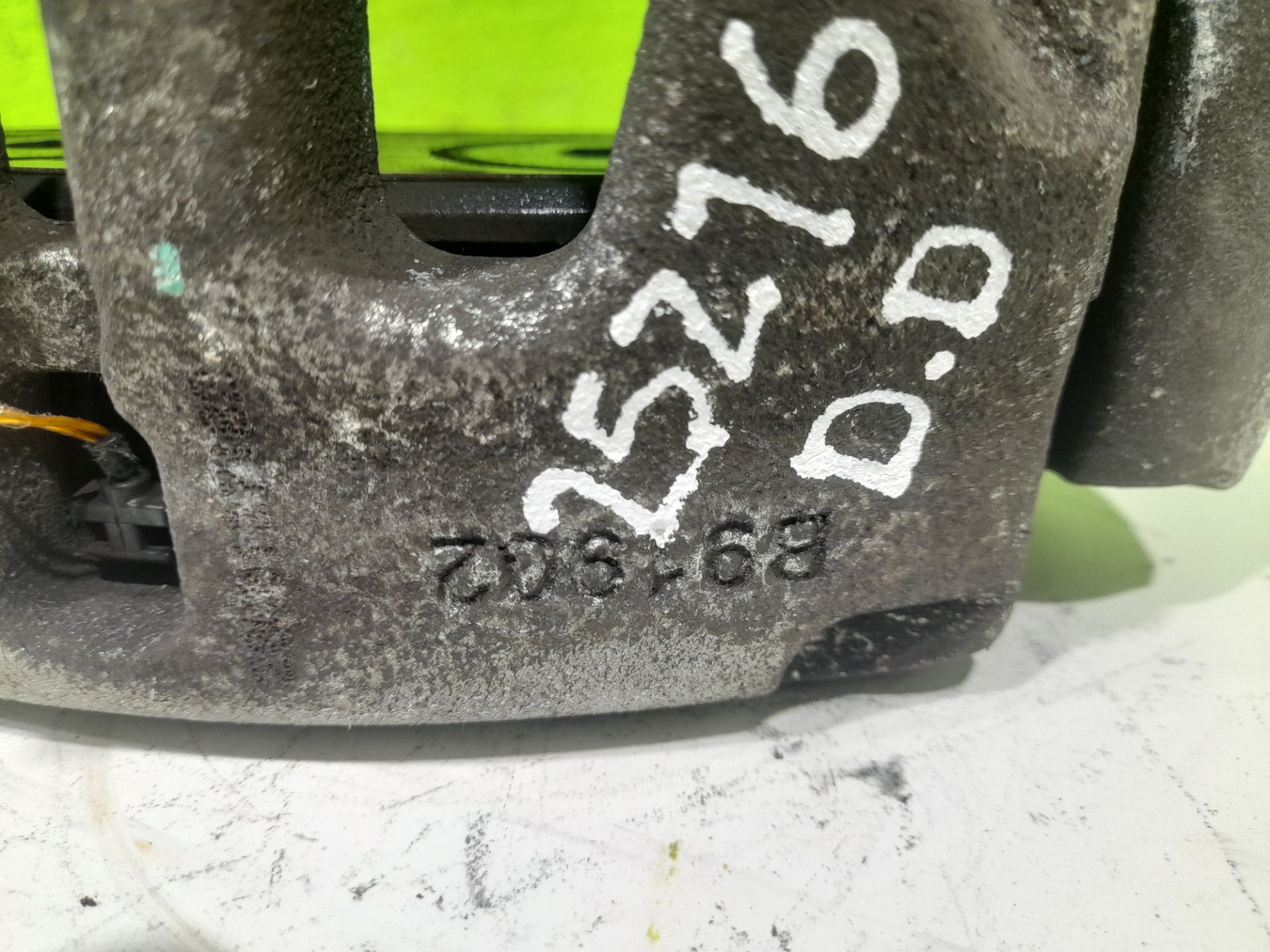Pinza de freno delantera derecha mercedes-benz eqv -clase (447) 