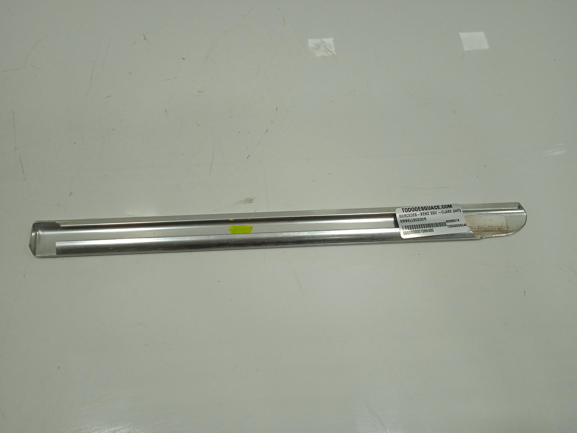 Embellecedor mercedes-benz eqv -clase (447) 