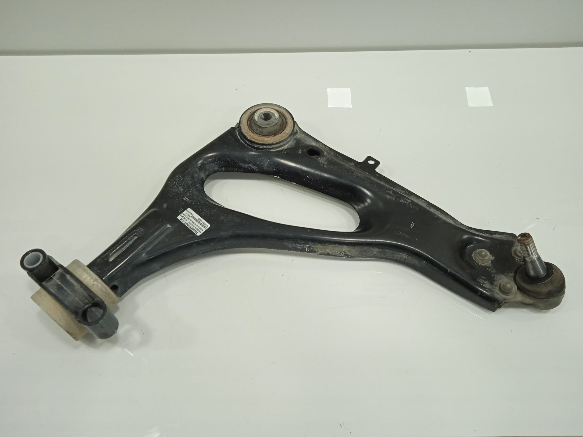 Brazo suspension inferior delantero derecho mercedes-benz eqv -clase (447) 