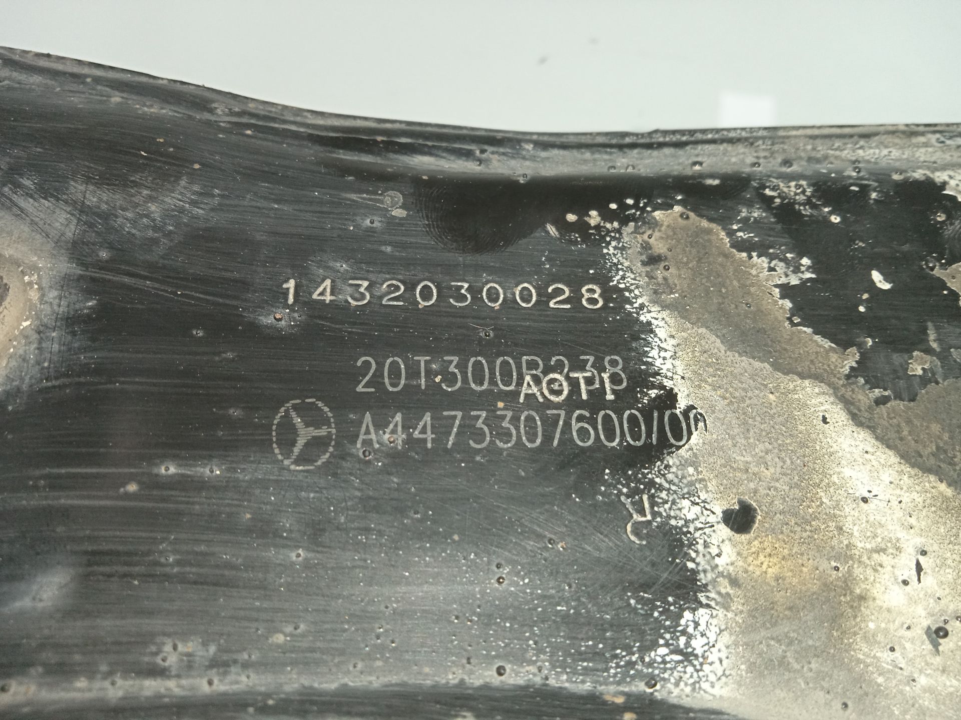 Brazo suspension inferior delantero derecho mercedes-benz eqv -clase (447) 