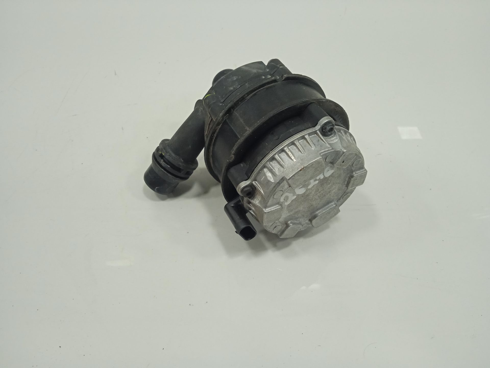 Bomba agua mercedes-benz eqv -clase (447) 