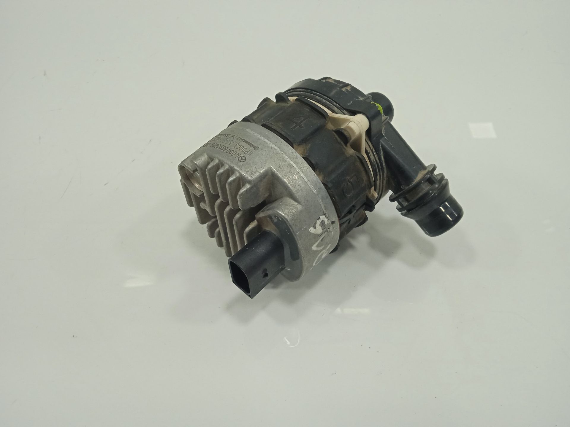Bomba agua mercedes-benz eqv -clase (447) 
