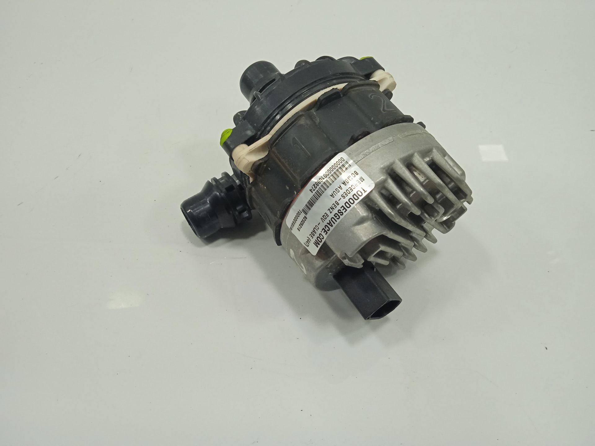 Bomba agua mercedes-benz eqv -clase (447) 