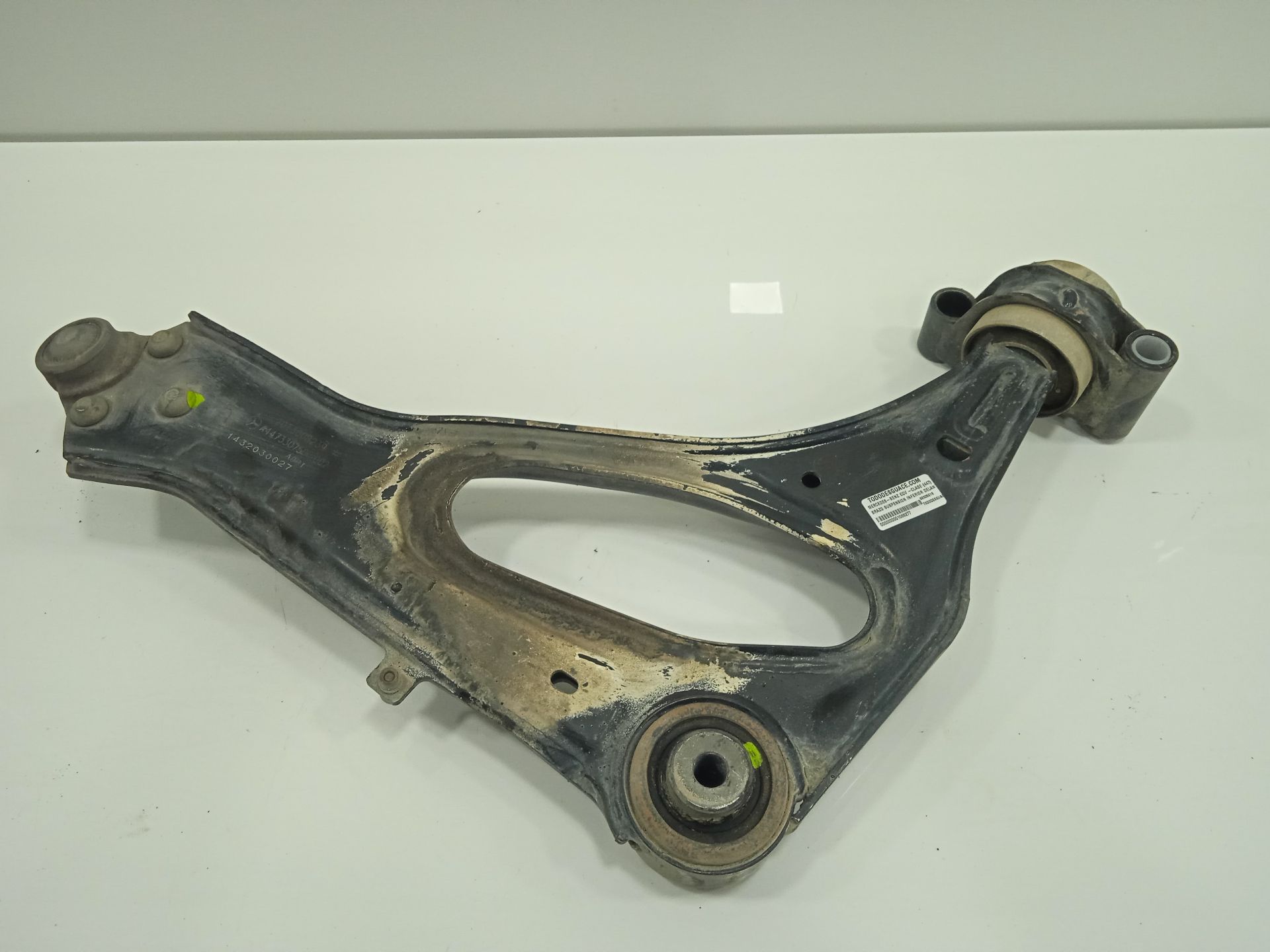 Brazo suspension inferior delantero izquierdo mercedes-benz eqv -clase (447) 
