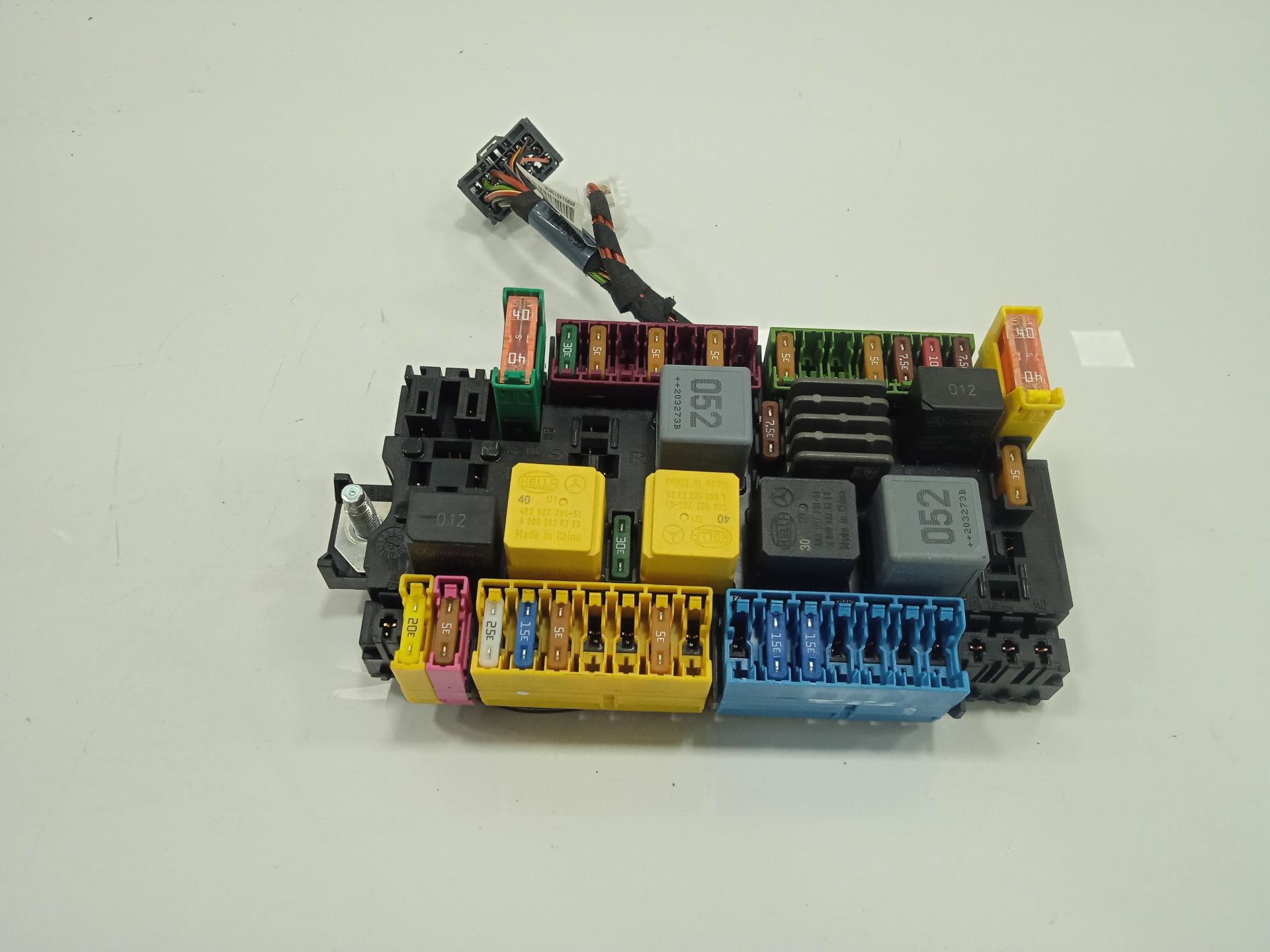 Caja reles / fusibles mercedes-benz eqv -clase (447) 