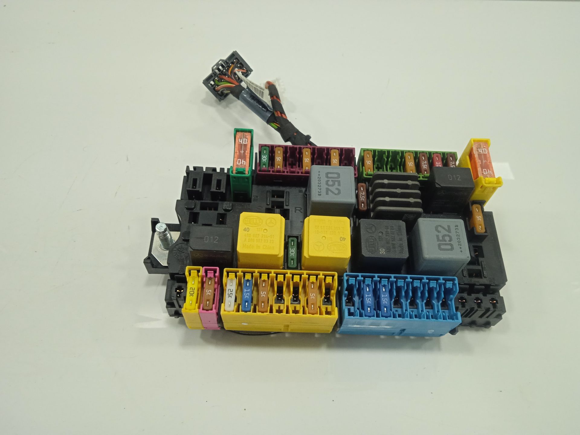 Caja reles / fusibles mercedes-benz eqv -clase (447) 