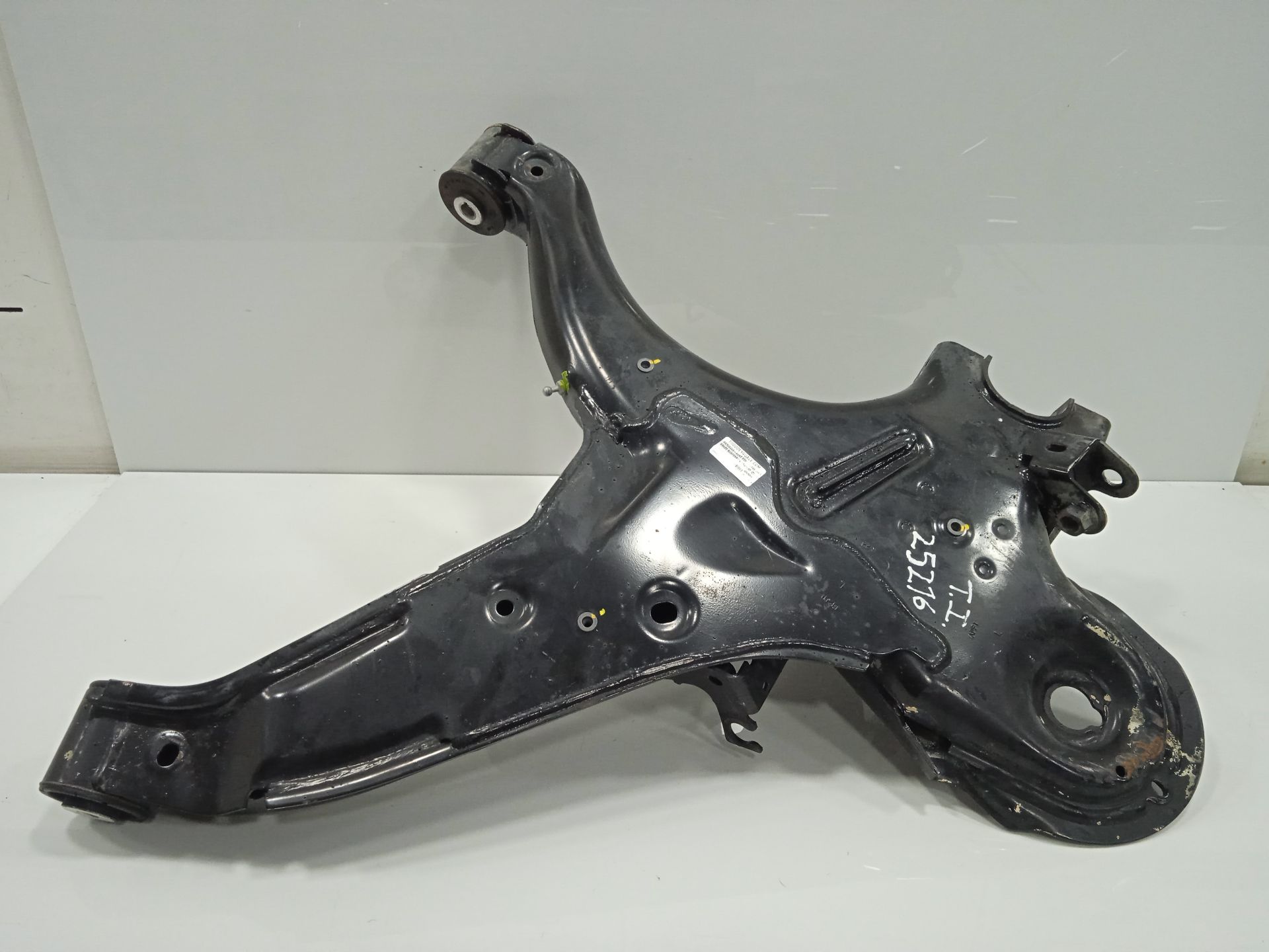 Brazo suspension inferior trasero derecho mercedes-benz eqv -clase (447) 