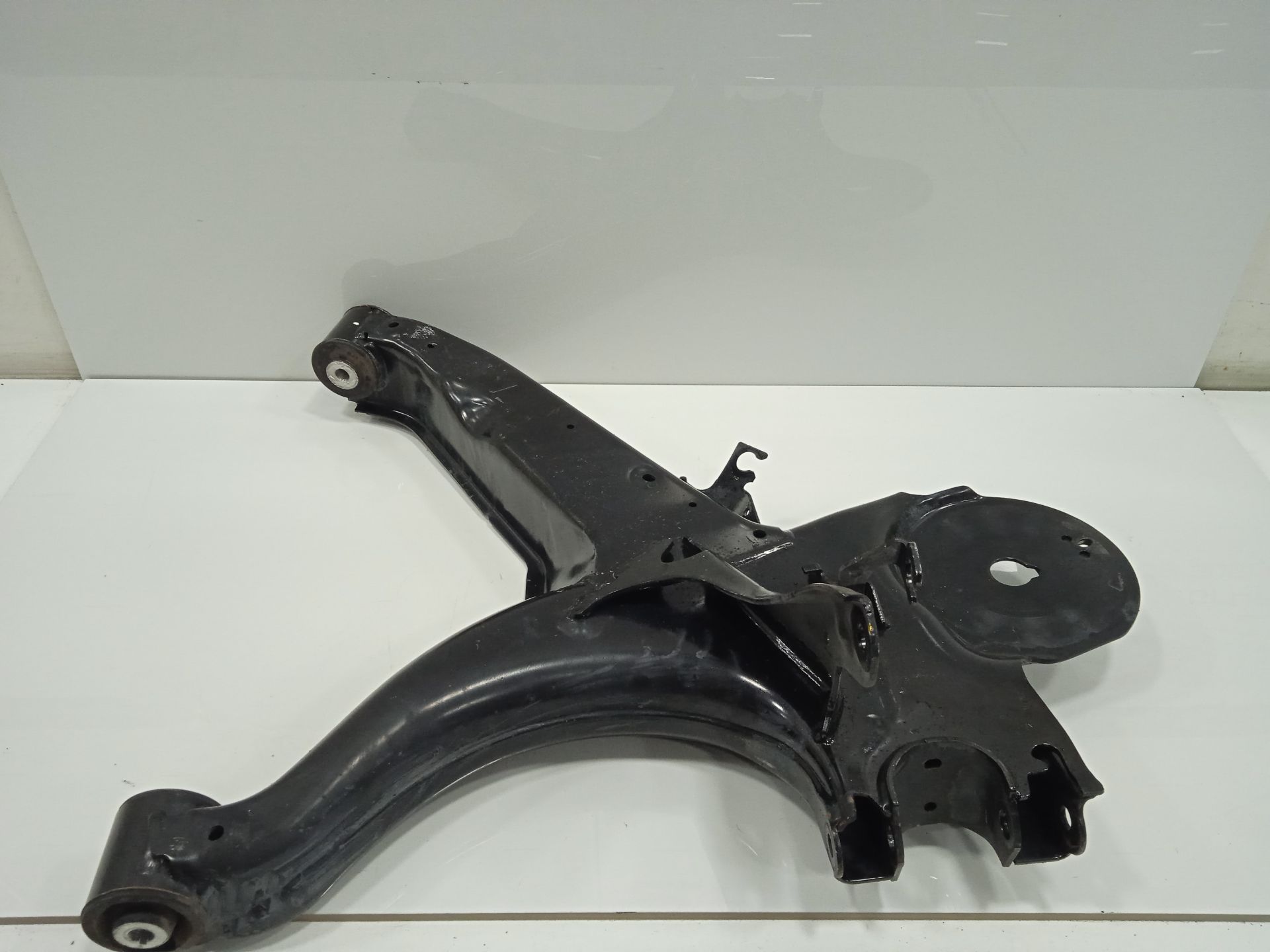 Brazo suspension inferior trasero derecho mercedes-benz eqv -clase (447) 