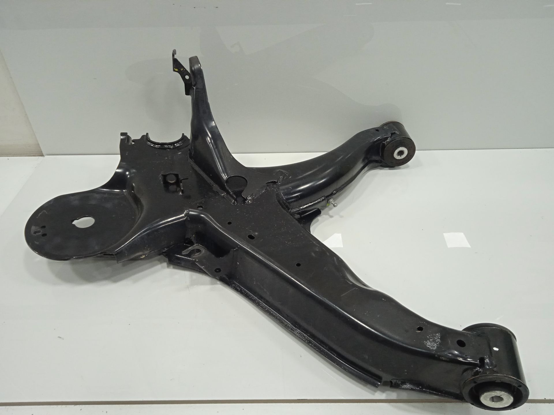 Brazo suspension inferior trasero derecho mercedes-benz eqv -clase (447) 