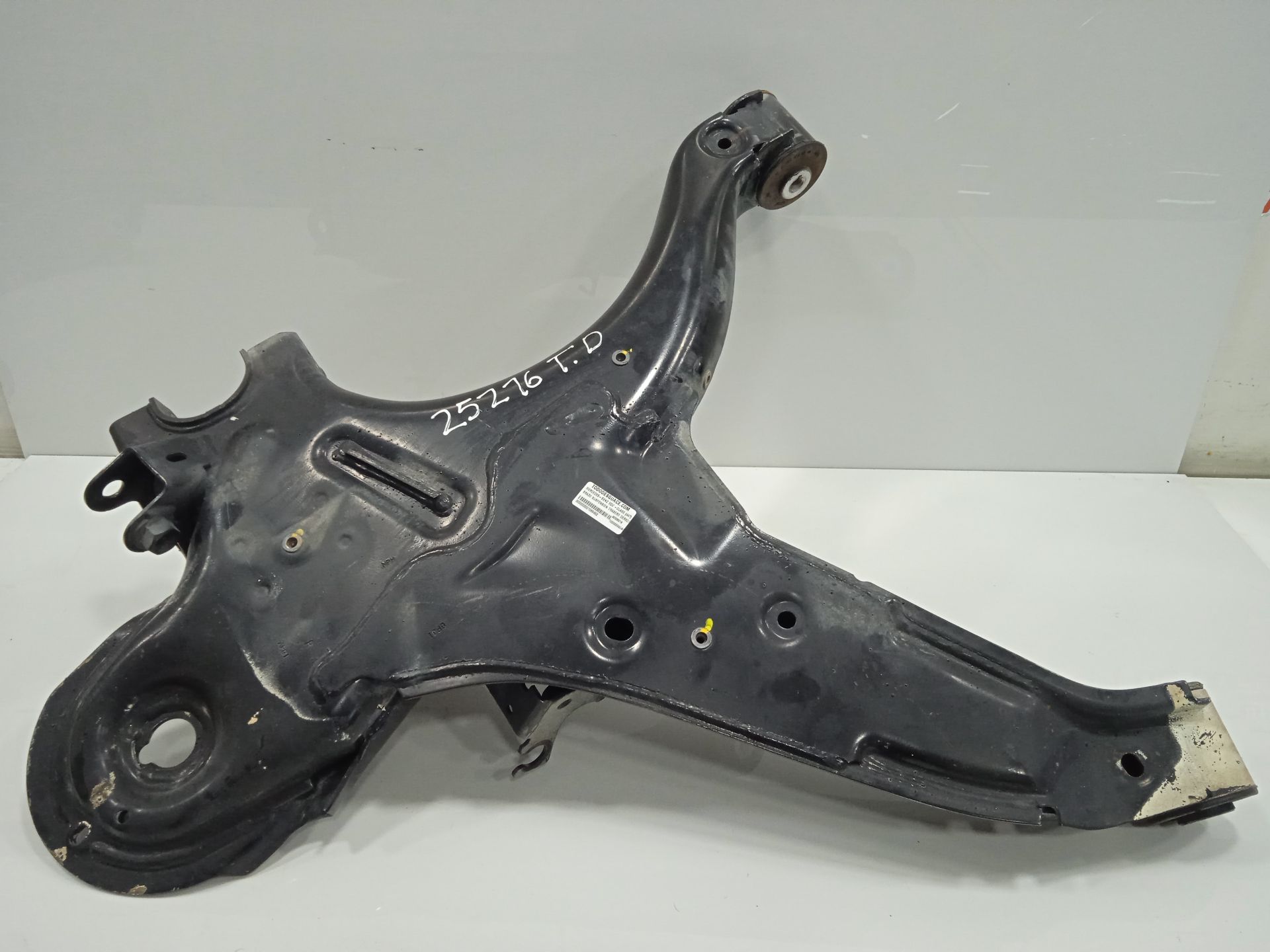 Brazo suspension inferior trasero izquierdo mercedes-benz eqv -clase (447) 