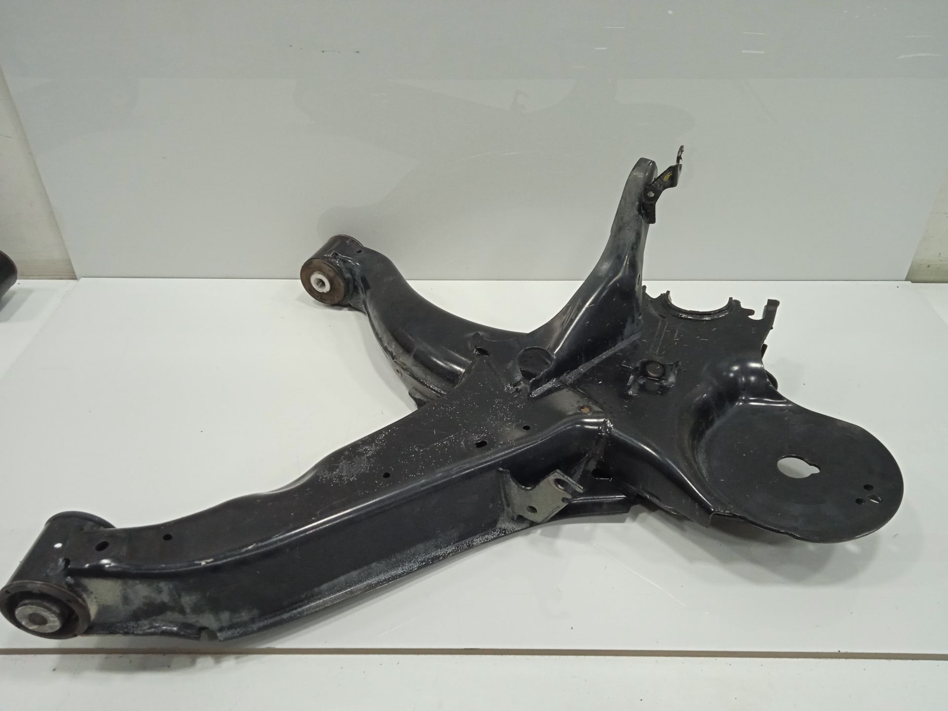Brazo suspension inferior trasero izquierdo mercedes-benz eqv -clase (447) 