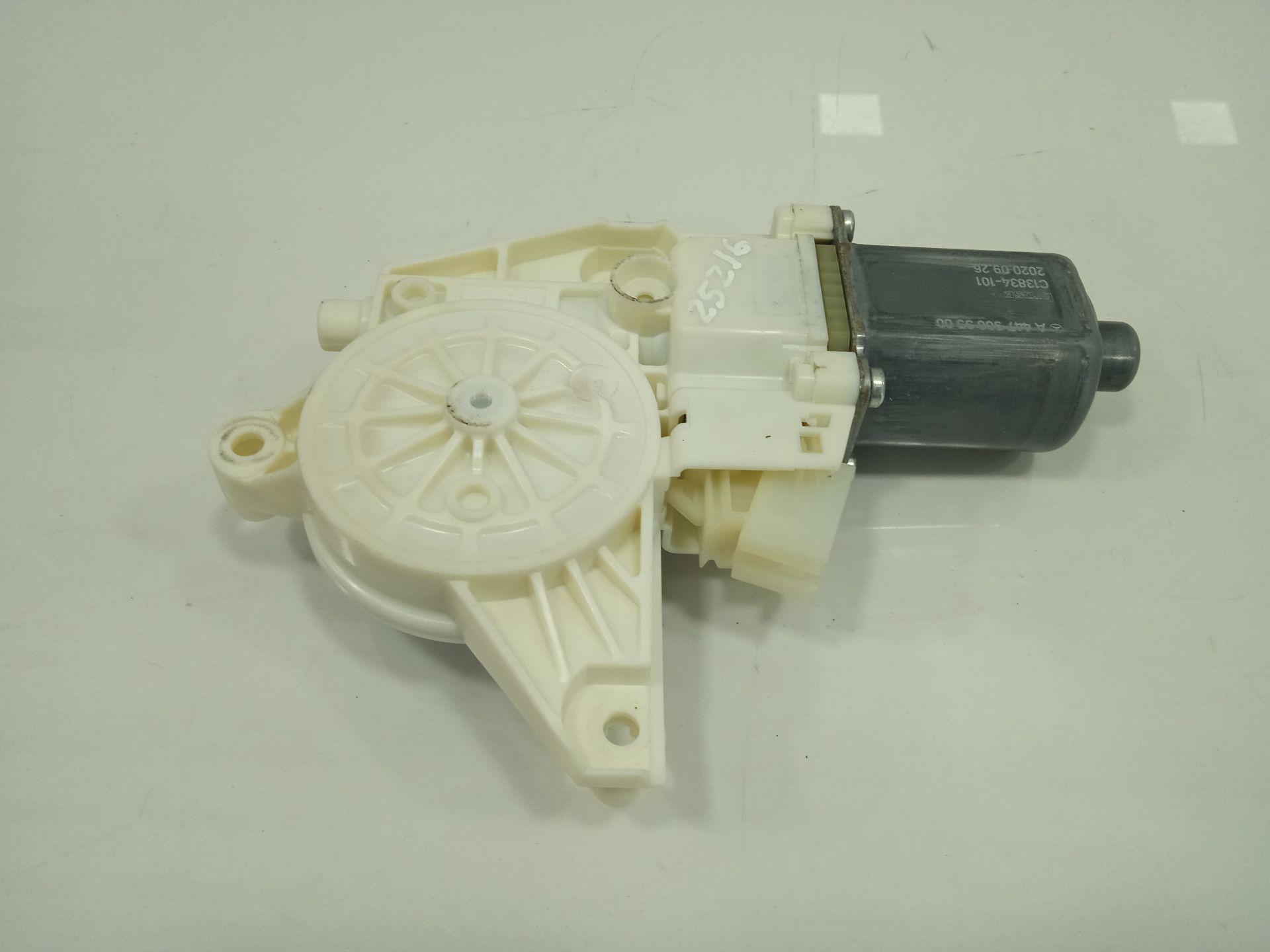 Motor elevalunas delantero izquierdo mercedes-benz eqv -clase (447) 