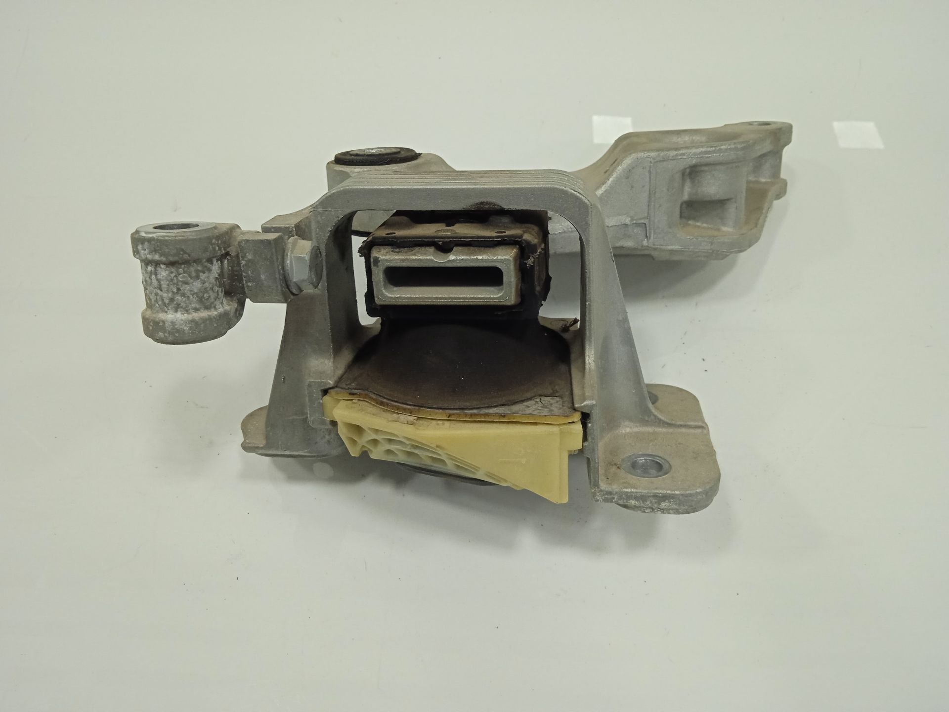 Soporte motor mercedes-benz eqv -clase (447) 