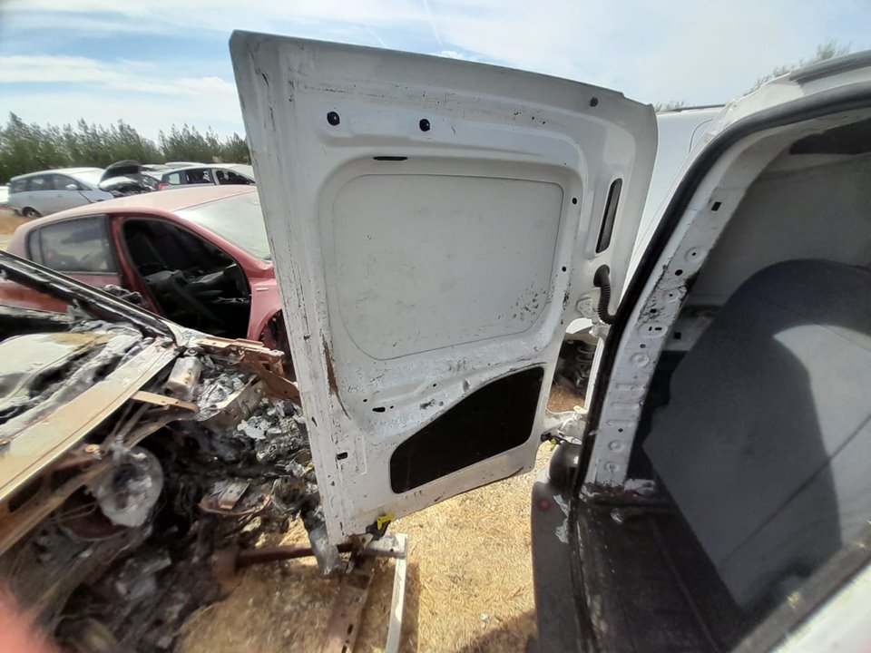Porton trasero izquierdo l1
