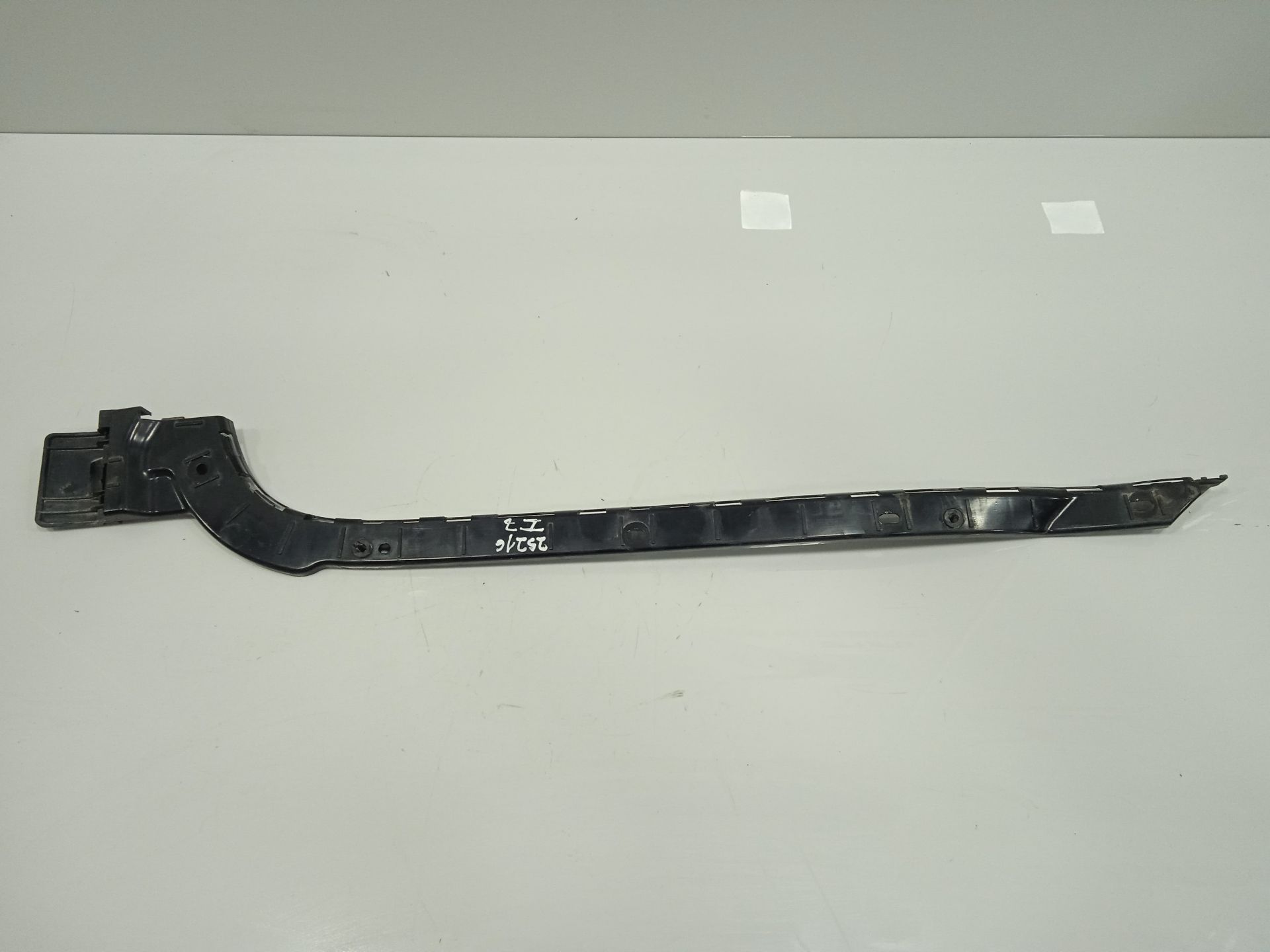 Soporte paragolpes trasero mercedes-benz eqv -clase (447) 
