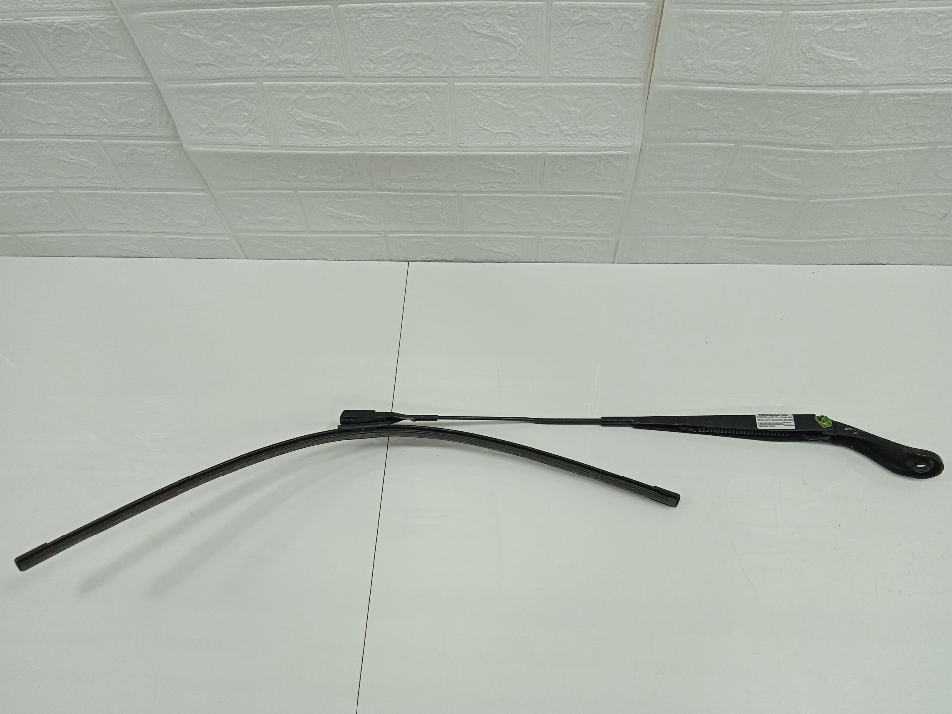 Brazo limpia delantero izquierdo mercedes-benz eqv -clase (447) 