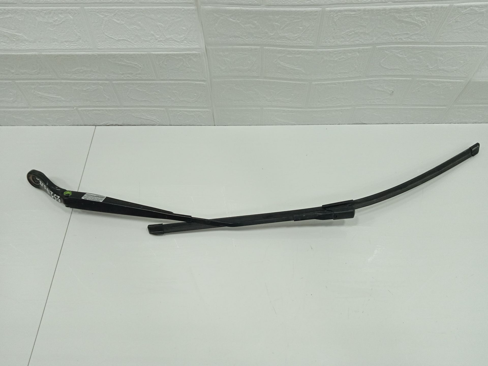 Brazo limpia delantero izquierdo mercedes-benz eqv -clase (447) 