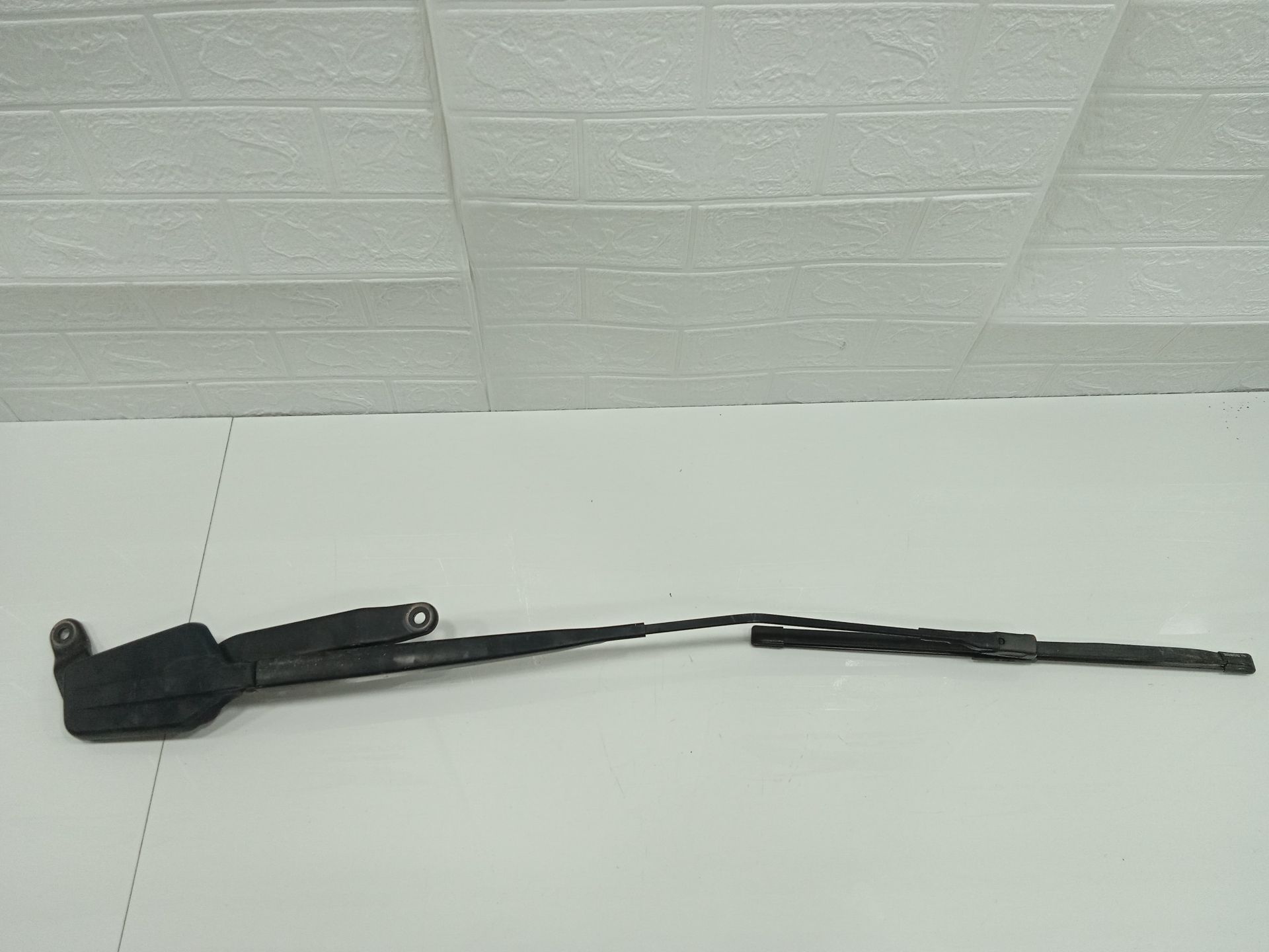 Brazo limpia delantero derecho mercedes-benz eqv -clase (447) 