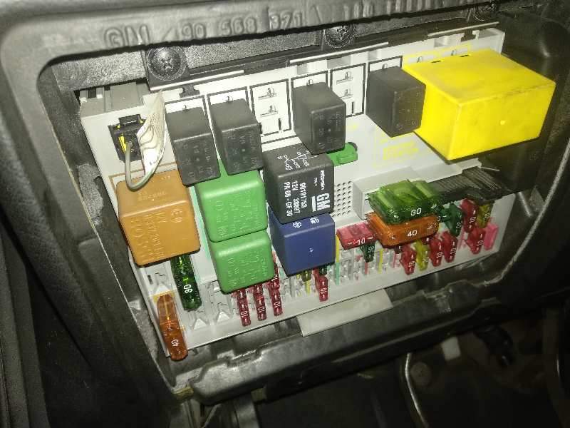  caja reles / fusibles   opel vectra b berlina basico (1999-) 2.0 dti