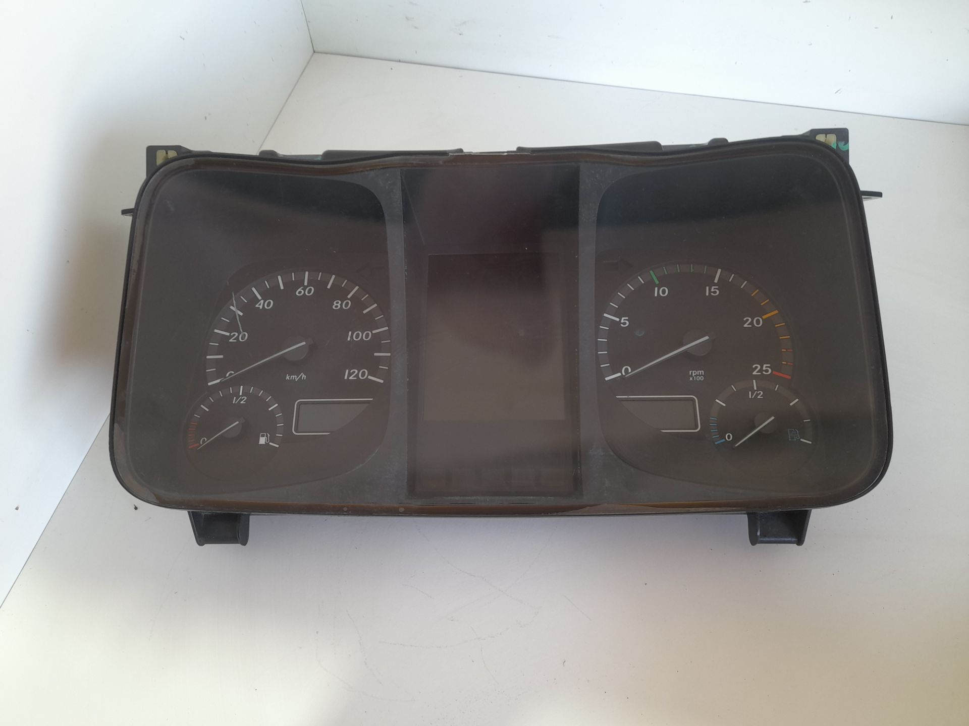 Cuadro instrumentos mercedes-benz actros 23 6-cil. 2-ejes bm 93024 (2003) 