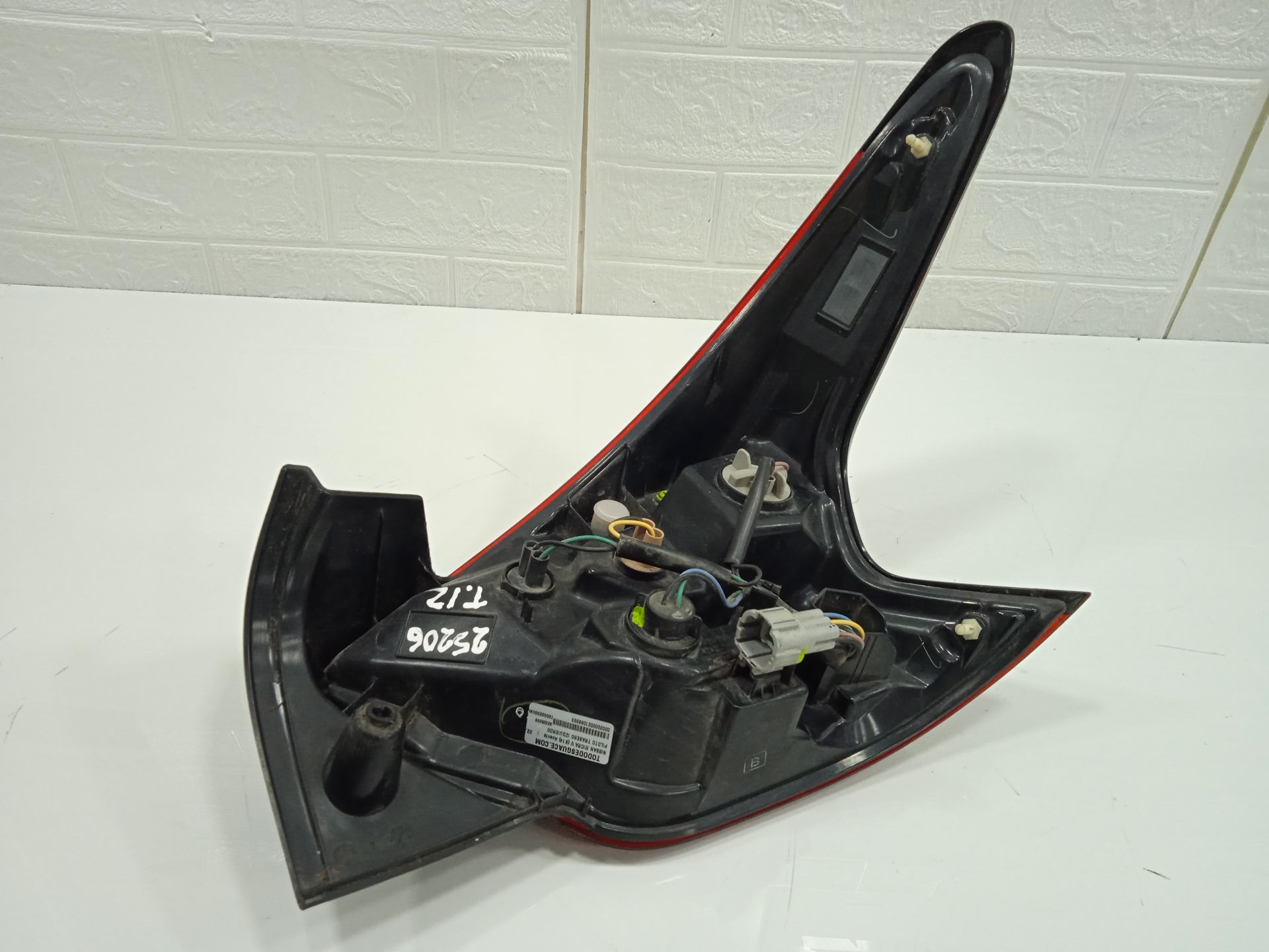 Piloto trasero izquierdo nissan micra (k14) acenta