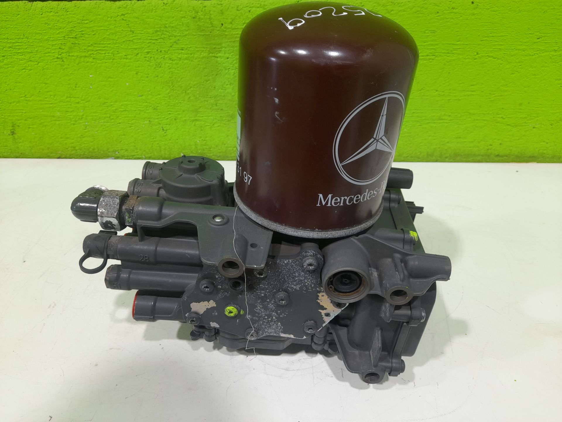 No identificado mercedes-benz actros 5 sm-fahrerhaus 2-achser bm 963 fg 18xx 4x2 l om471 m classics