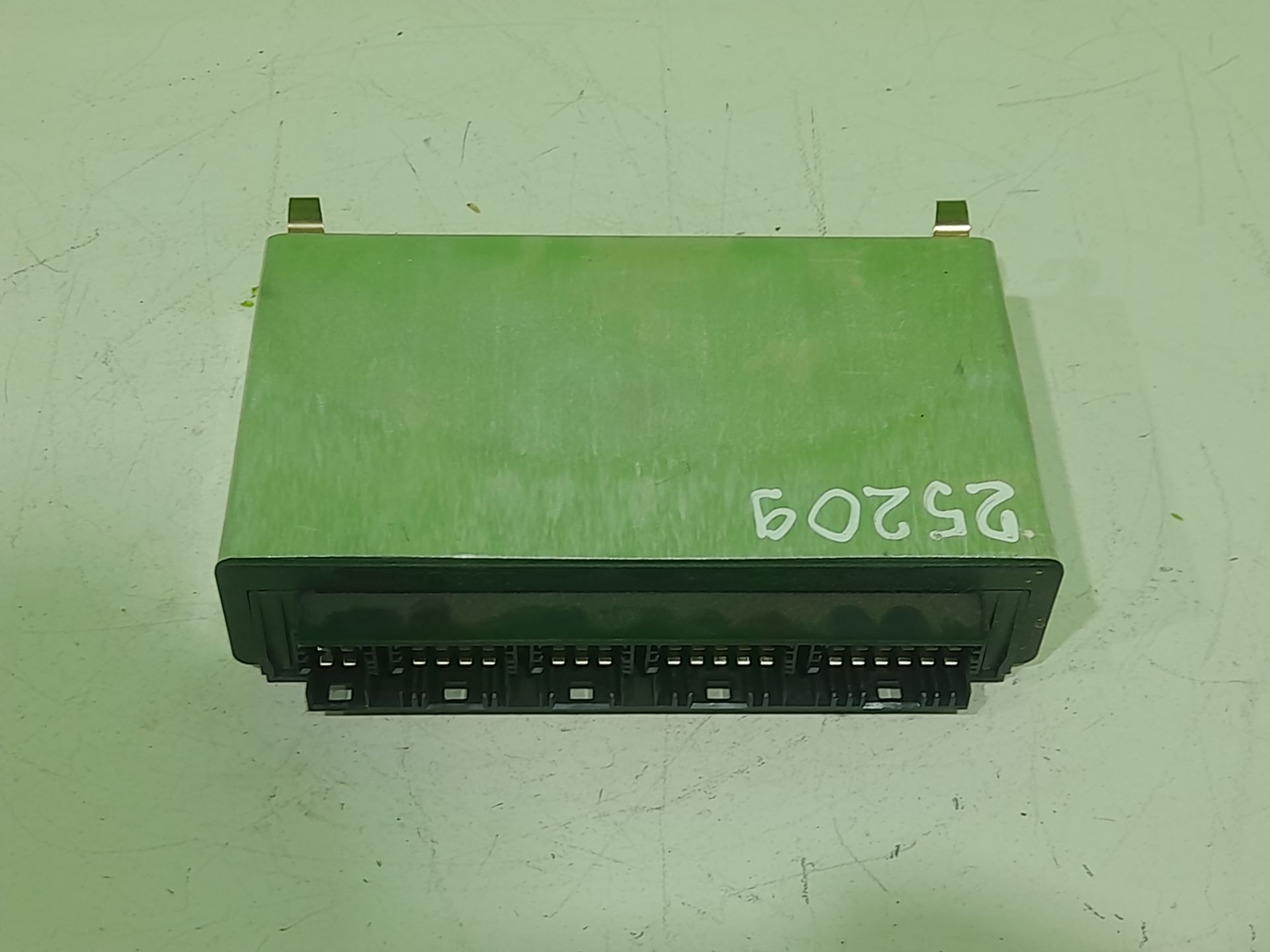 No identificado mercedes-benz actros 5 sm-fahrerhaus 2-achser bm 963 fg 18xx 4x2 l om471 m classics