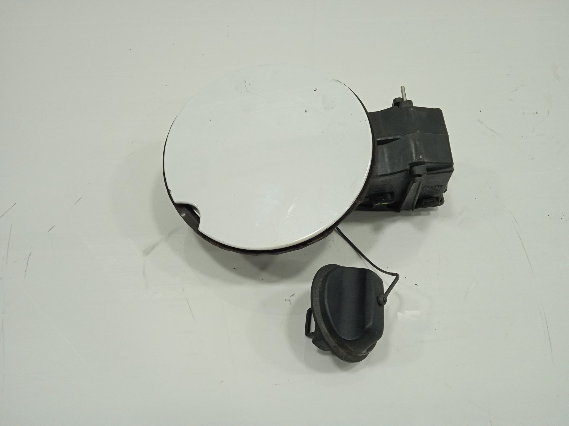 Tapa exterior combustible renault clio iv wolfnoir