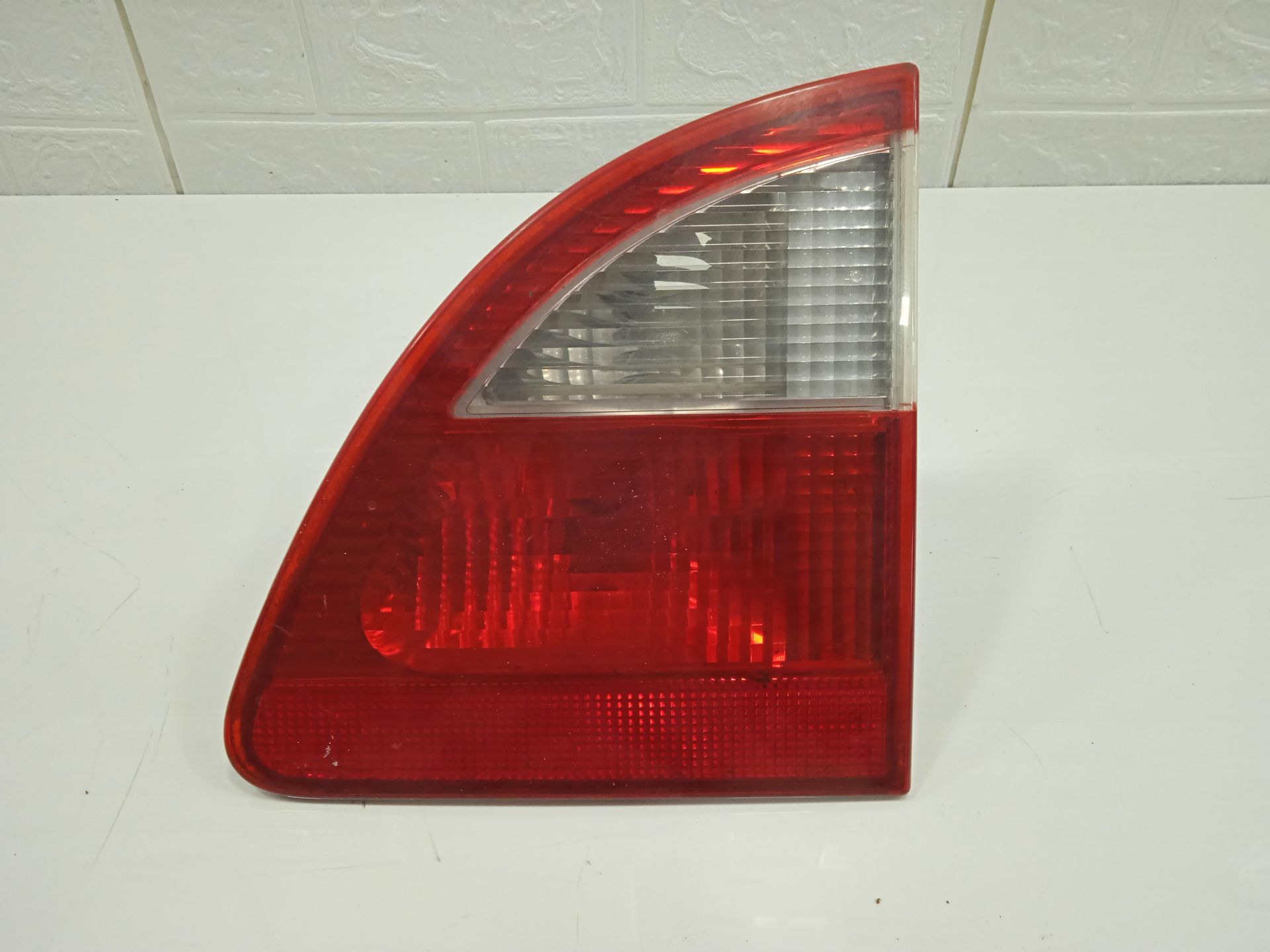Piloto trasero derecho ford galaxy (vy) ambiente