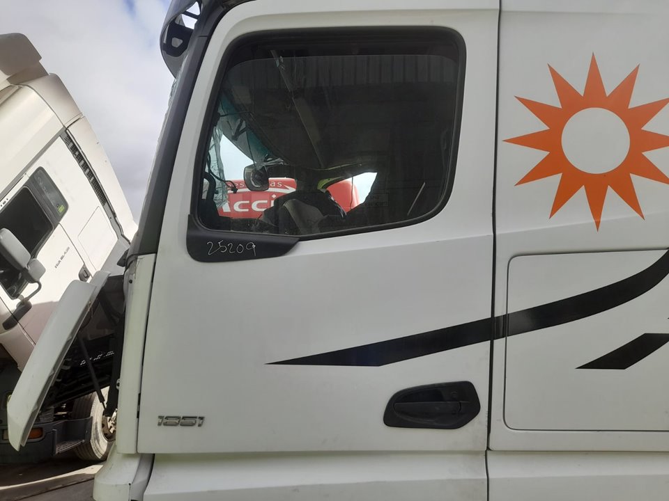 Puerta delantera izquierda mercedes-benz actros 5 sm-fahrerhaus 2-achser bm 963 fg 18xx 4x2 l om471 m classics