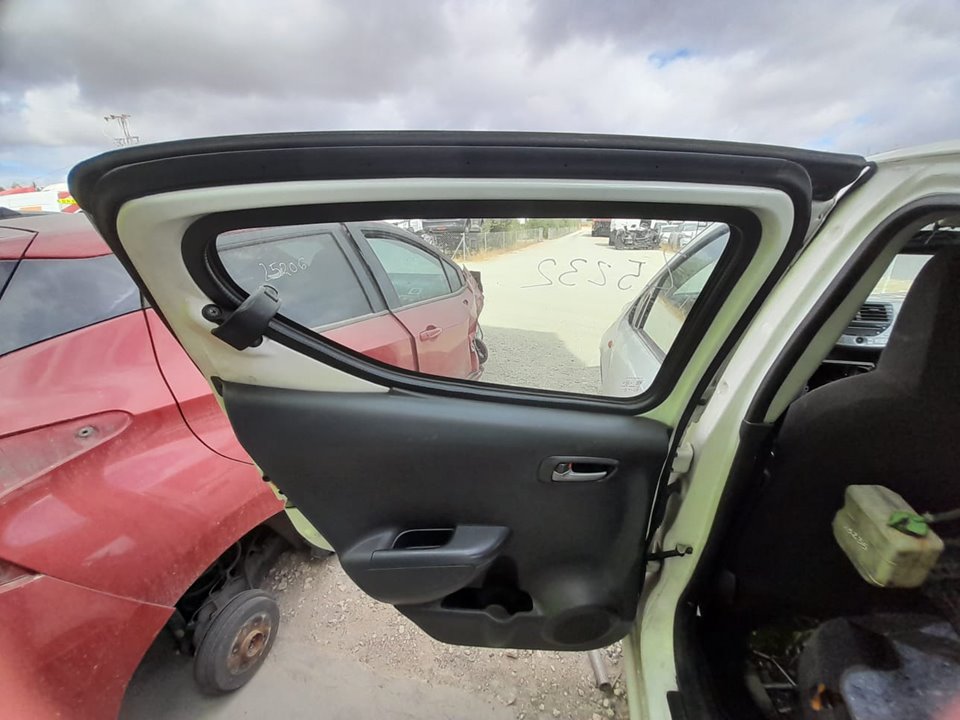Puerta trasera izquierda suzuki alto (amf310) ga