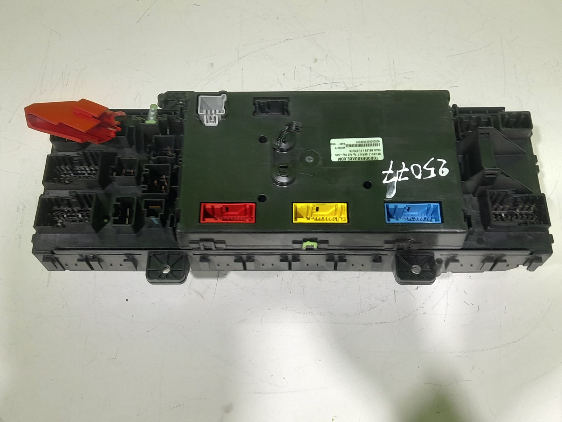 Caja reles / fusibles   no identificado