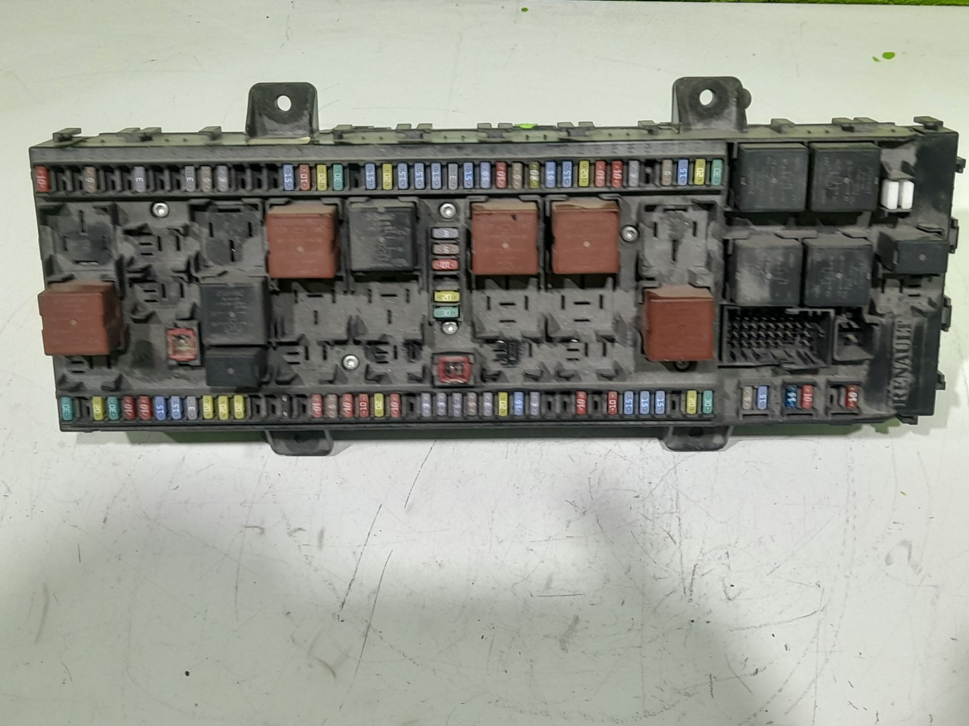 Caja reles / fusibles   no identificado