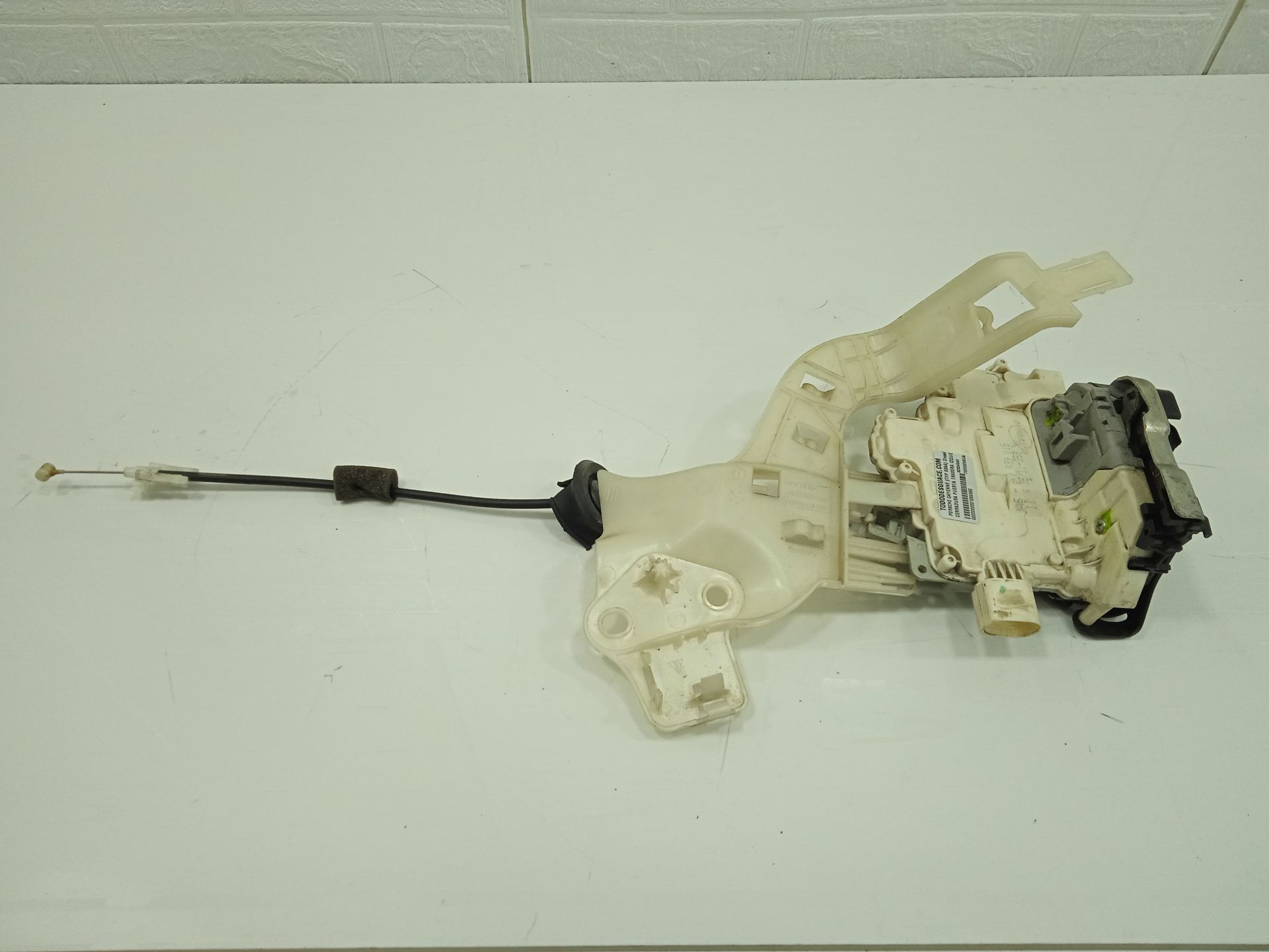 Cerradura puerta trasera izquierda porsche cayenne (tipo 92a) diesel